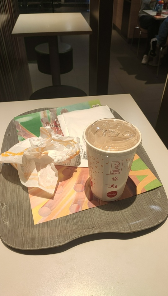 梅州老哥有没，在客都汇，过来请吃m记，一起发财

26 / 作者:690479302 / 