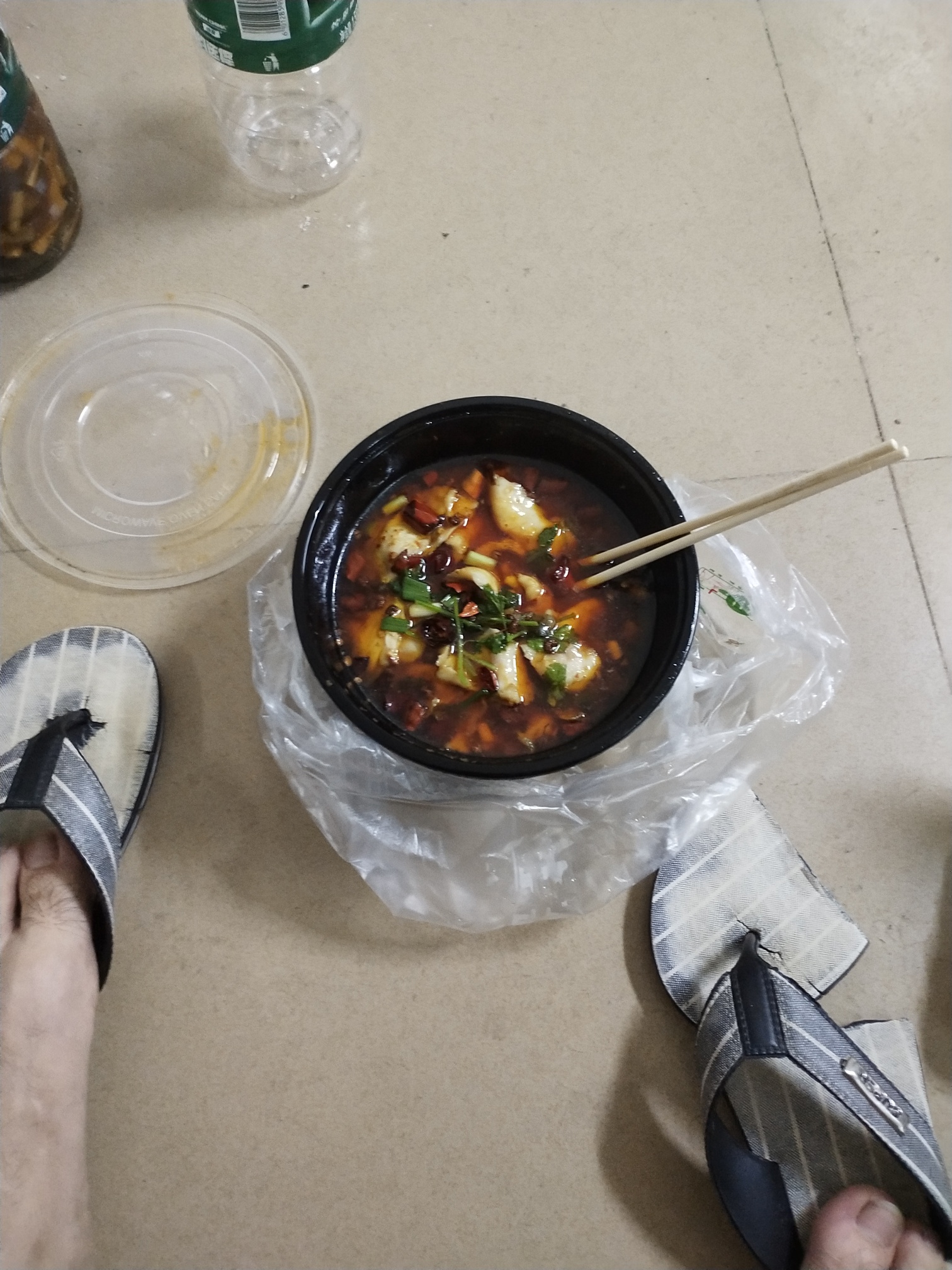 水煮鱼老铁吃先

69 / 作者:三不撸也不上岸 / 