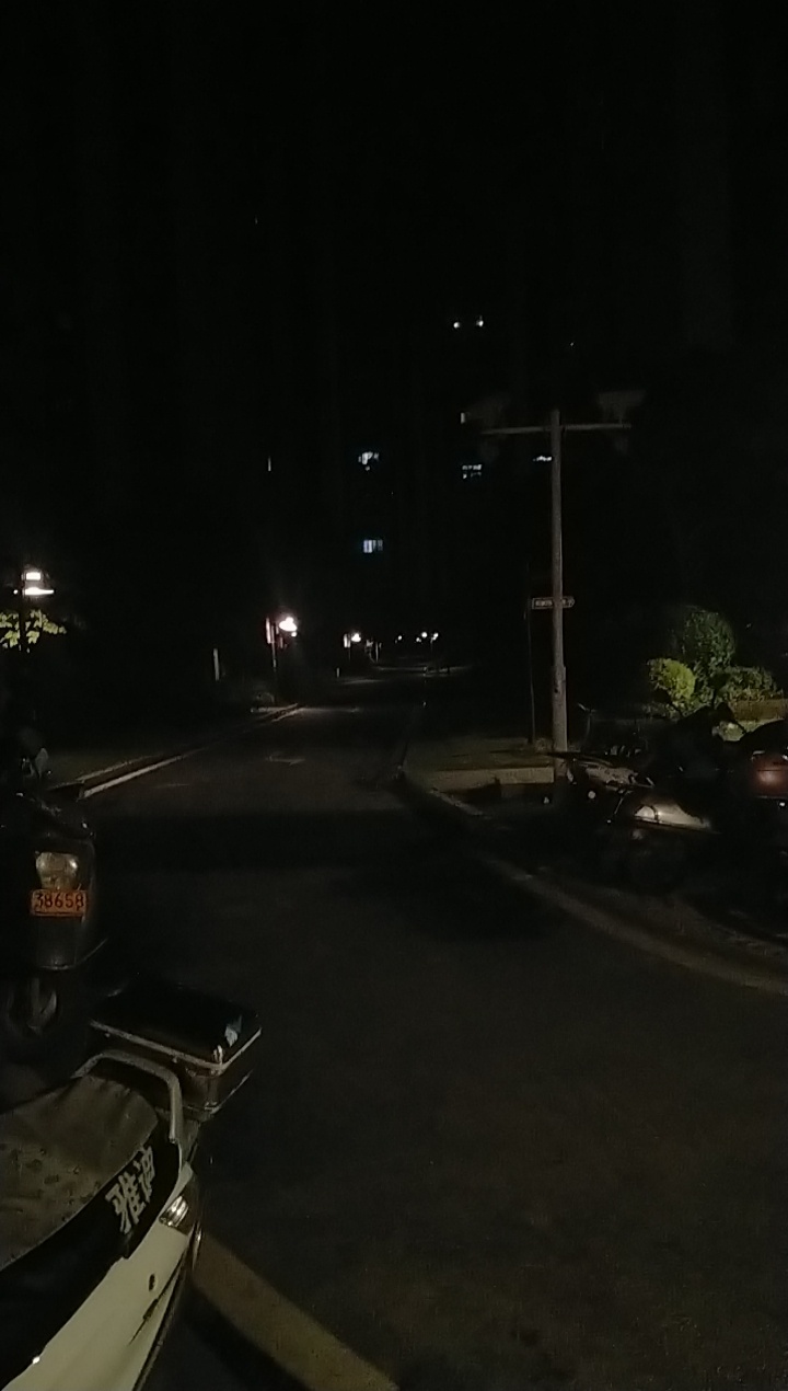 冷躲小区里取暖

38 / 作者:想歪歪 / 