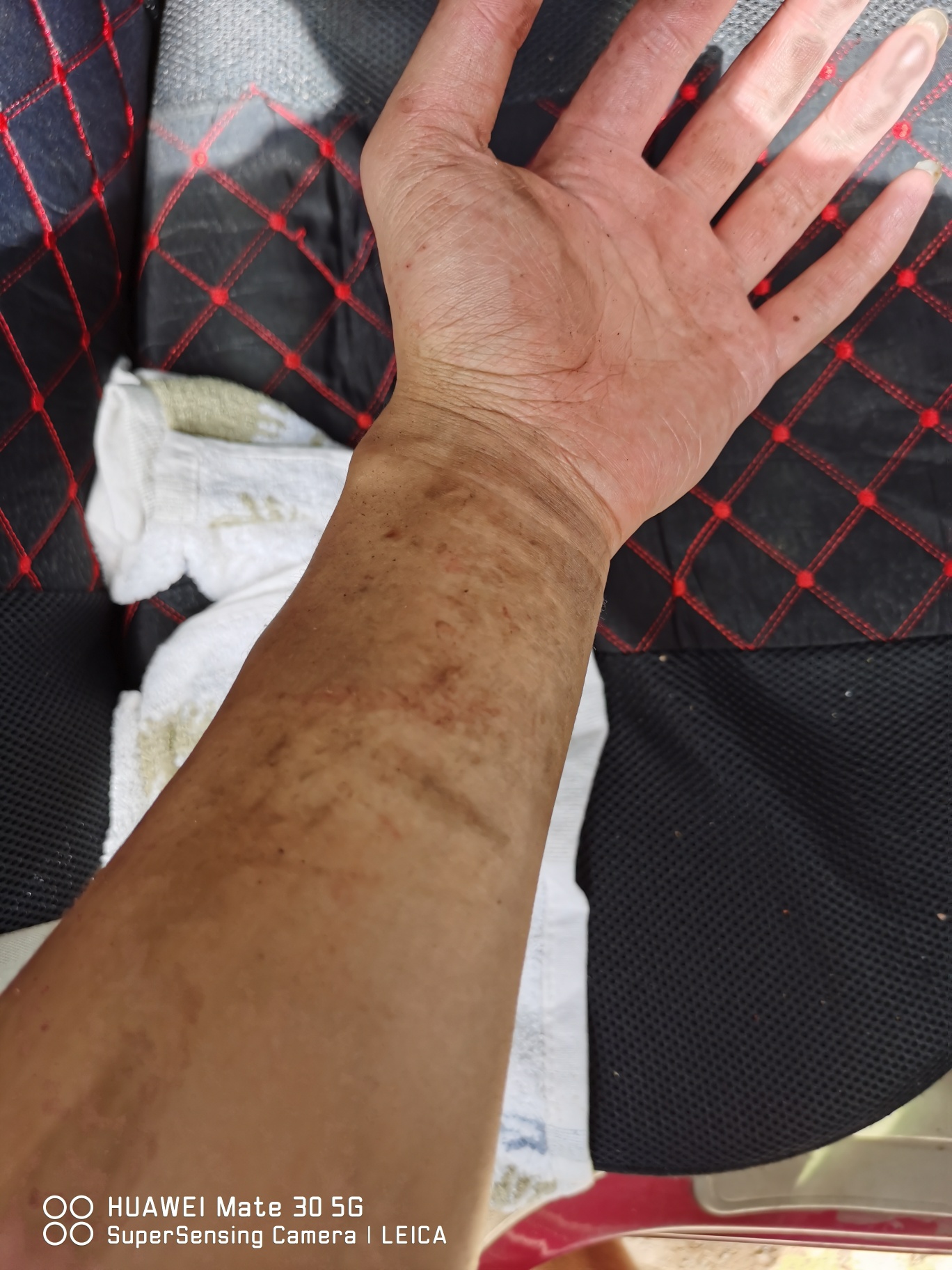 哎，闲下来，就会感受到各种无穷无尽的压力过来，对生活的 家庭的。不止一次我都在想90 / 作者:角落的孩子 / 