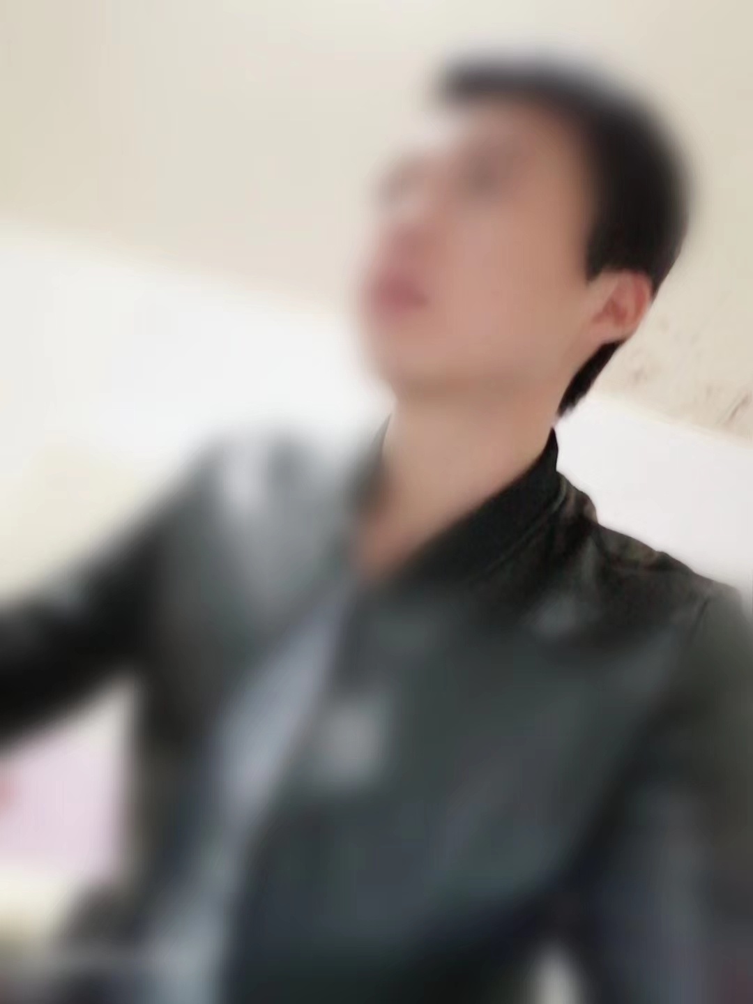 老哥们  出大事了！房东最近老是晚上来敲我的门，说一些莫名其妙的话，问我有没有女朋93 / 作者:不懂a / 