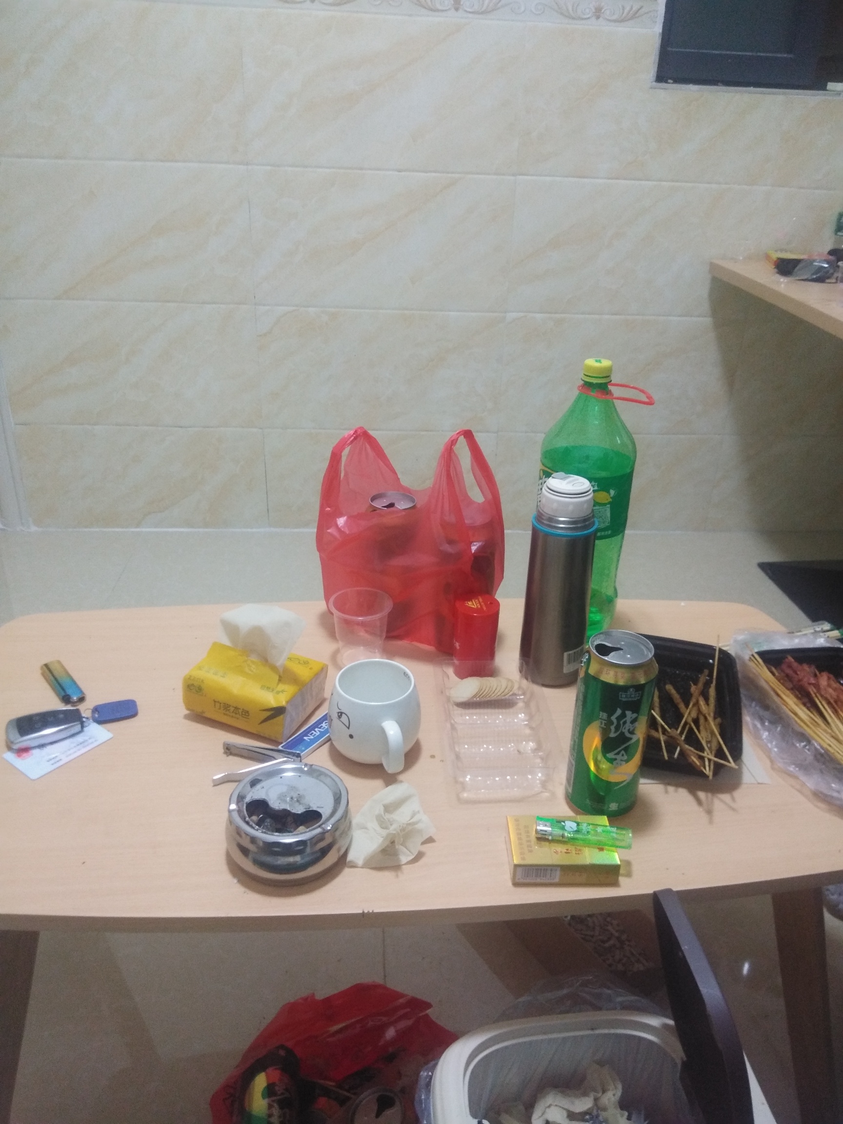 广东这天，开着暖气喝点，电费又不少了

22 / 作者:随我浪迹一生 / 