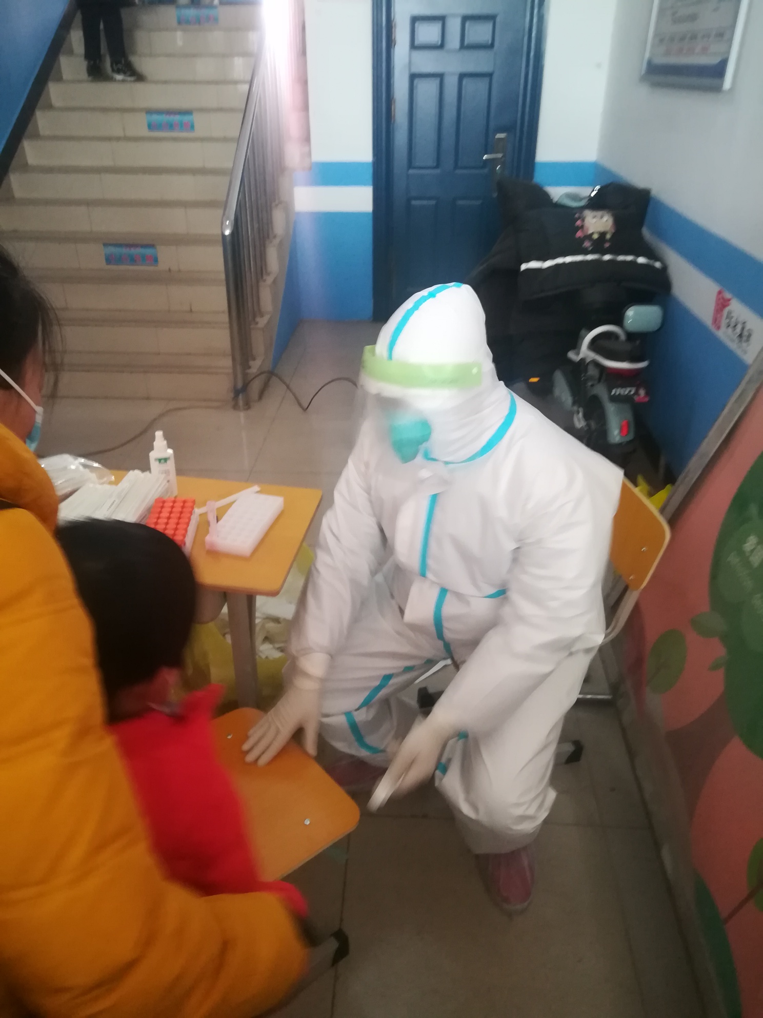 石家庄人报道，封城中，今天体验了一次免费核酸检测！加油石家庄！

97 / 作者:一静默一 / 