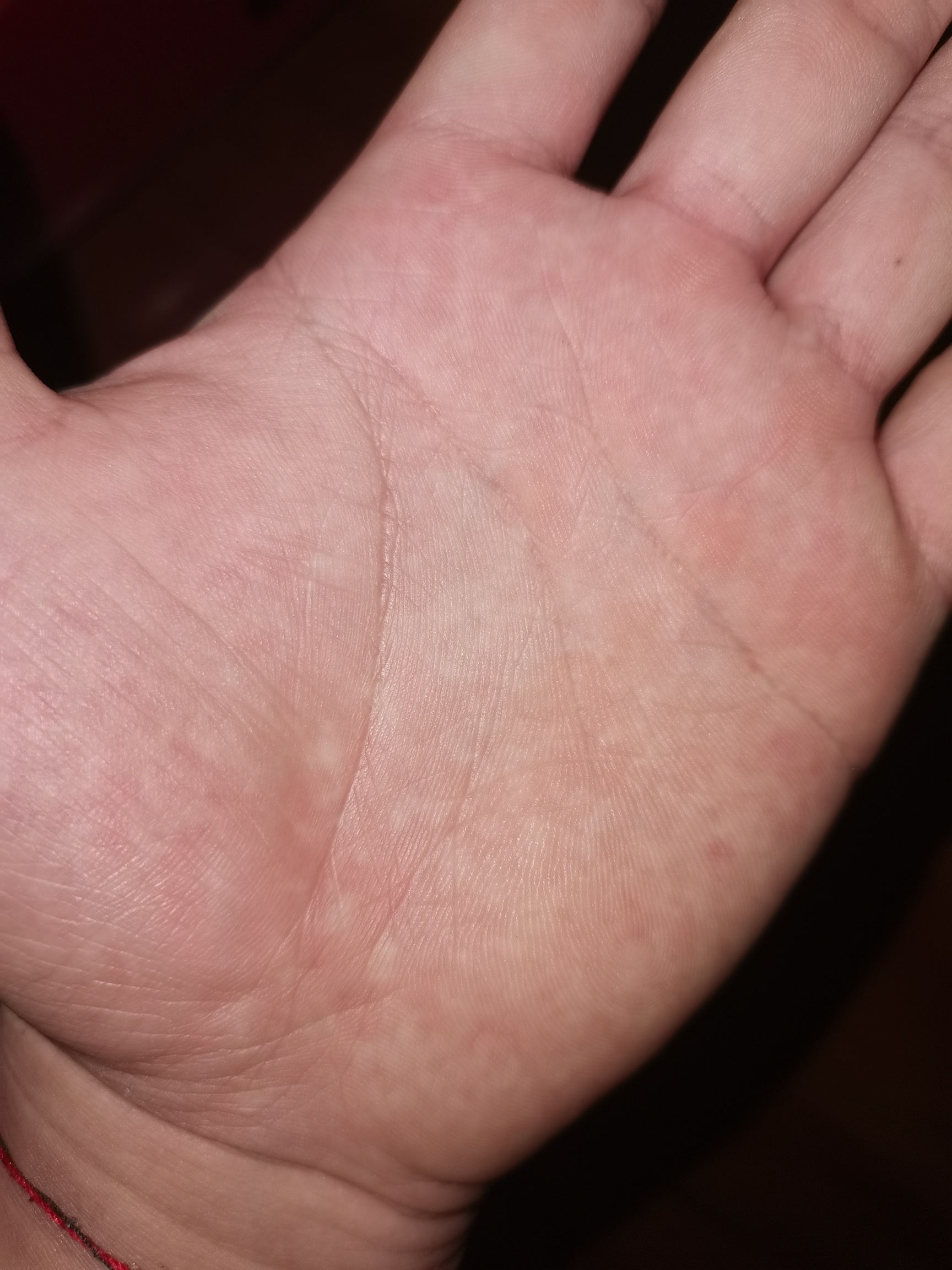 来了来了，又开始摆摊了。免费看手相，但是打赏的说得详细点
97 / 作者:only吖 / 