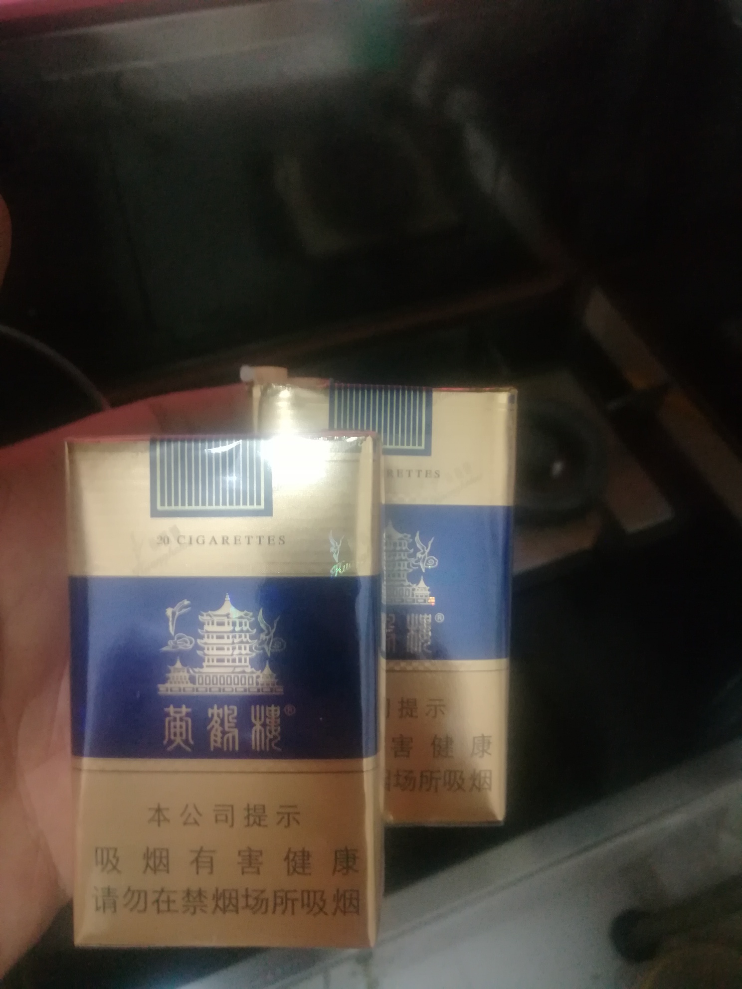 疫情期间小区不让出，终于买到两包还算便宜的烟，有什么路子能搞到点便宜烟

14 / 作者:一静默一 / 