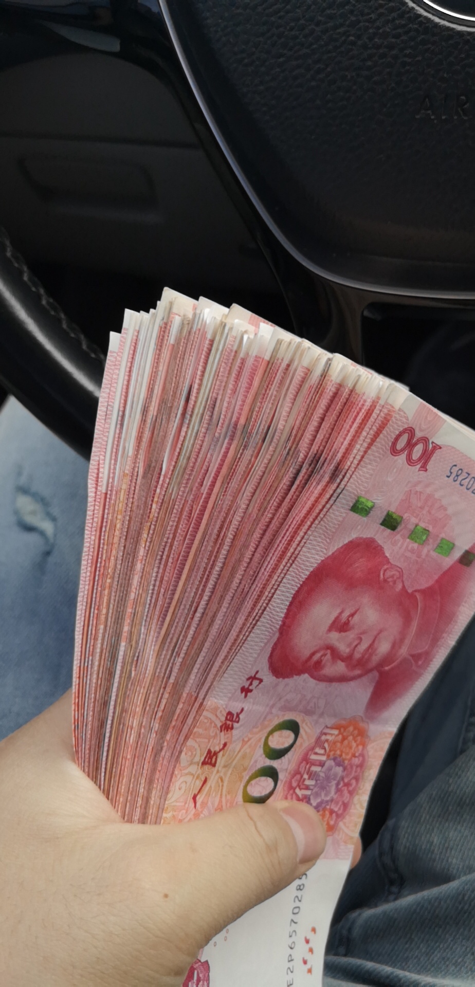 求助，老哥们。 求老哥给我拍一个手里拿着1700多块钱现金的图片，有偿，可发一个小红30 / 作者:好小而觅师走 / 