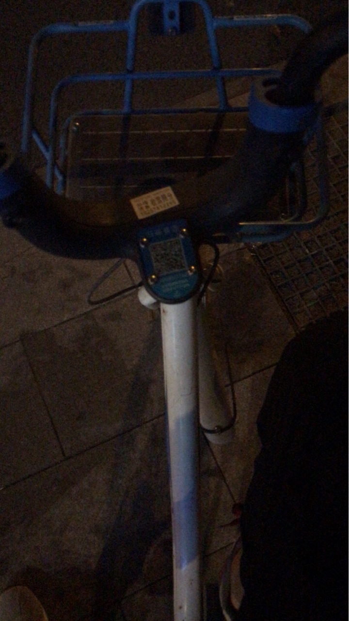 哎，今天刚发了4900工资，全部寄回家，身无分文不知道干什么，骑着单车去公园走走

39 / 作者:7一个奋斗的 / 
