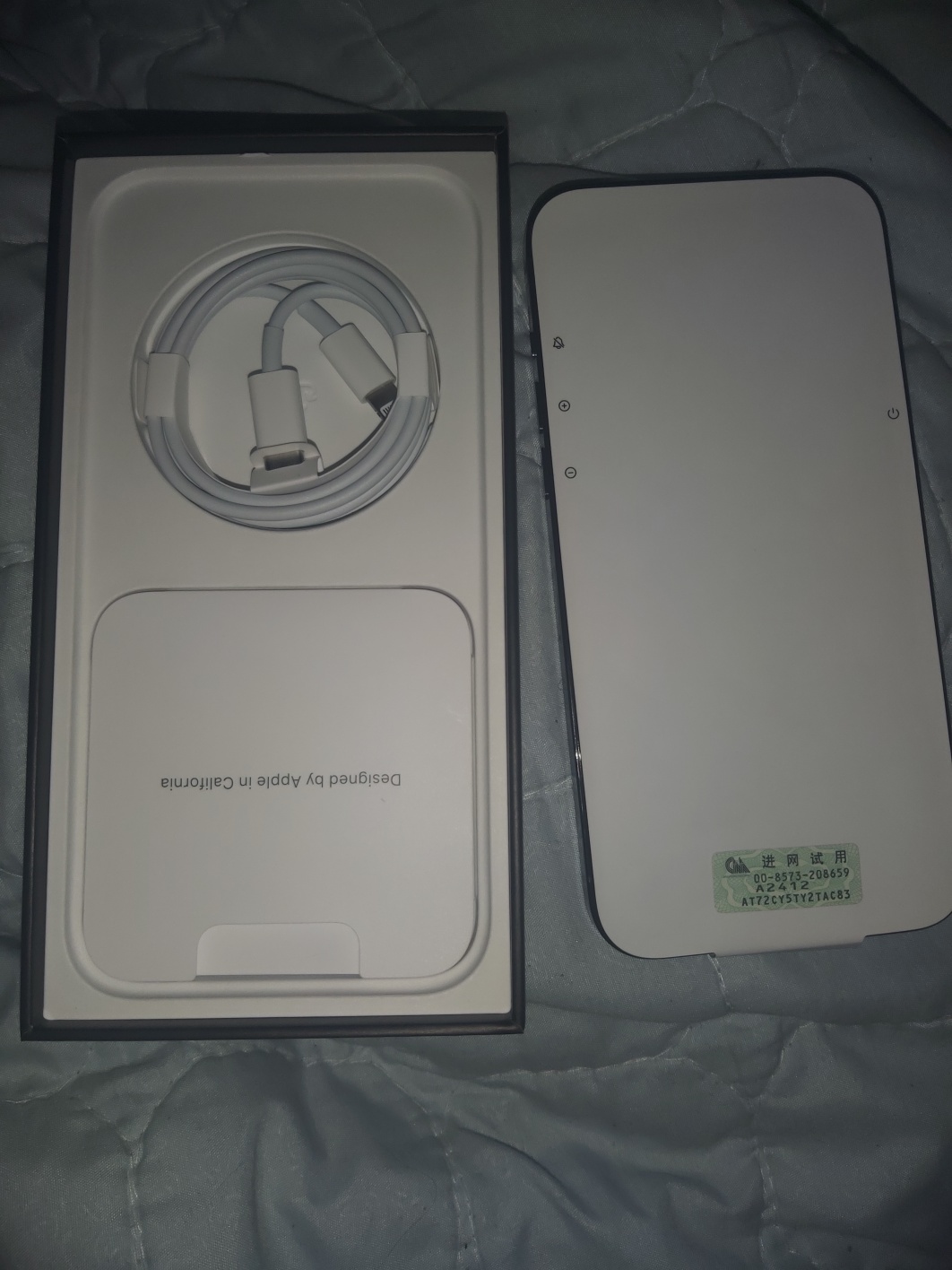 全新一台12pro max 256G 海蓝色
带价出



84 / 作者:天亮了好黑 / 