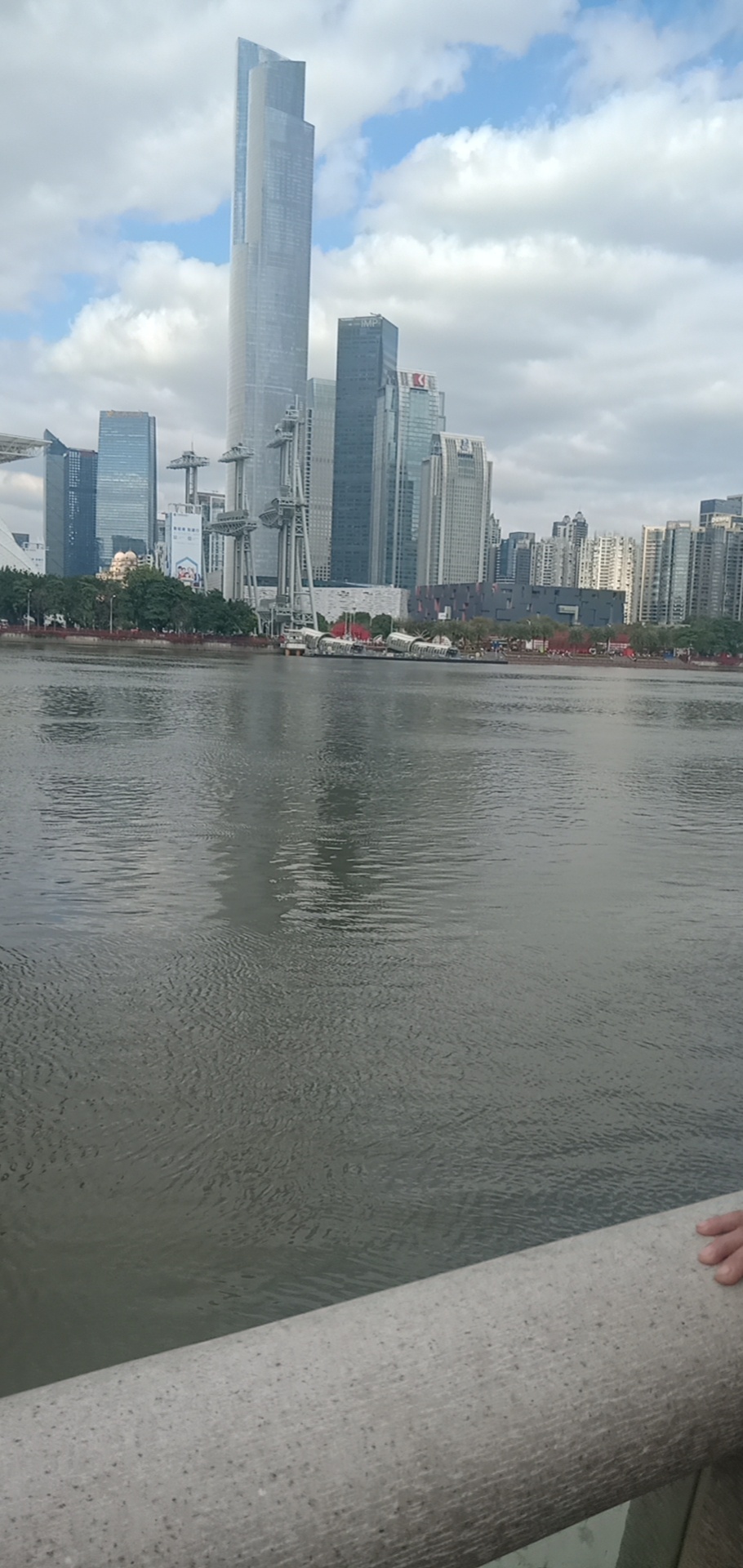 无聊只能在广州塔看看美女了


81 / 作者:红尘流逝中 / 