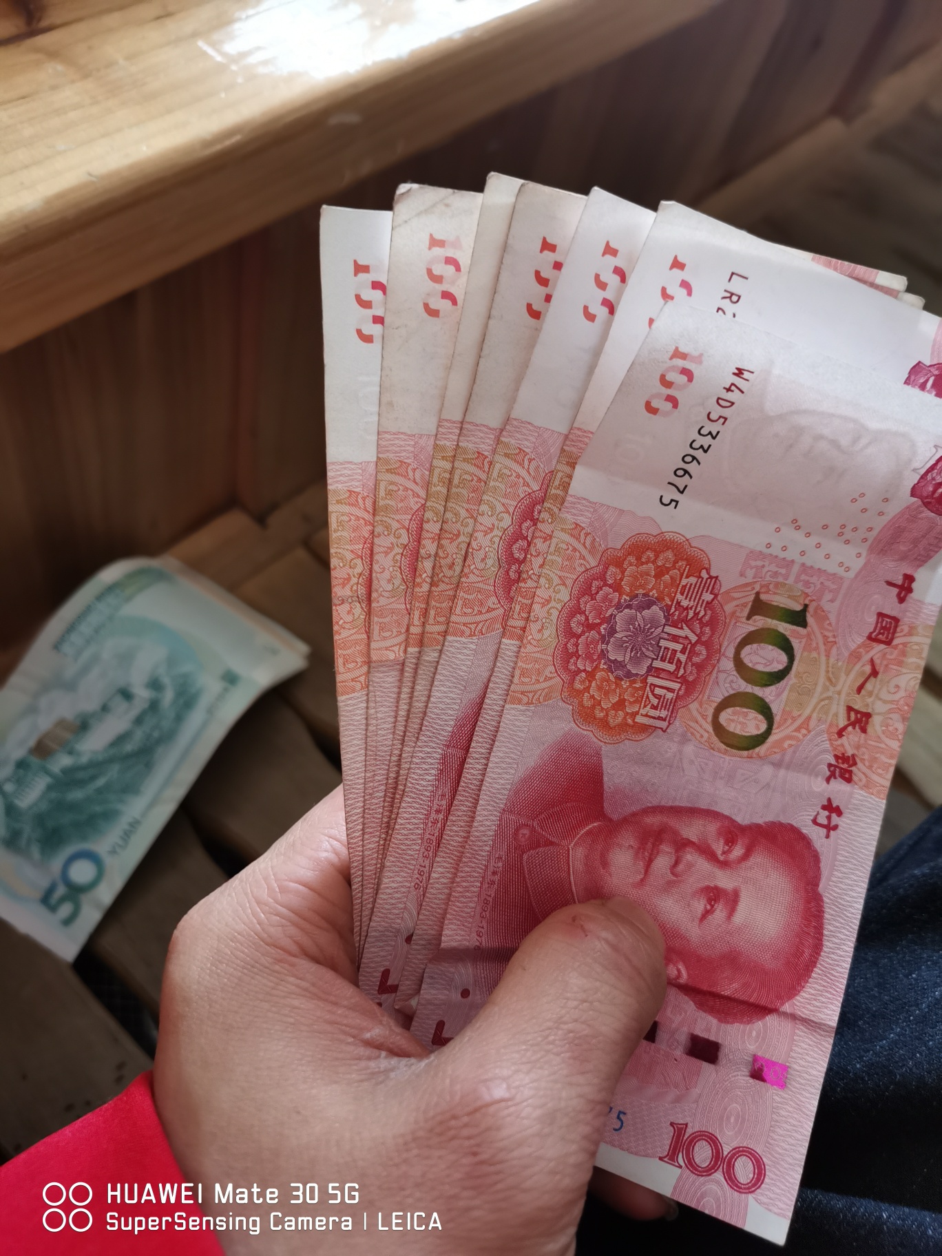 还行，今天几个红包的收货，数了，一共1400块钱



96 / 作者:角落的孩子 / 