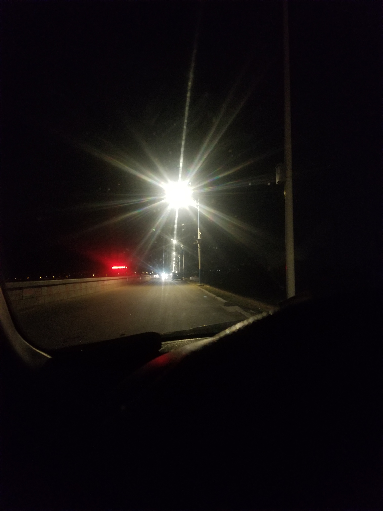 来聊天吧 老哥们  开工还没开始挣钱  被债b得不敢回家  再停在水库旁边 一个人孤独发100 / 作者:一心上岸就好 / 