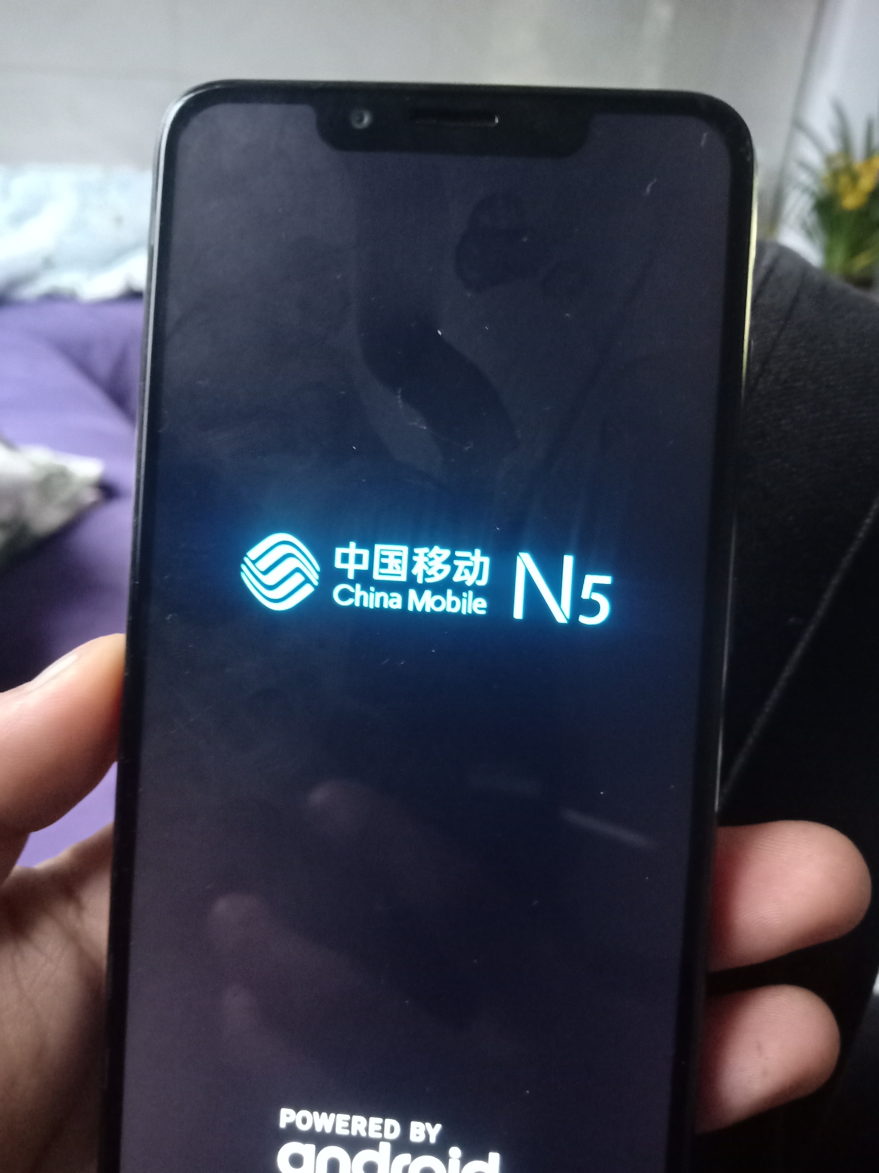 家里翻到只手机有两年时间了开机后就显示图一 关机也关不了一直亮着 音量键和锁屏键长36 / 作者:怎么办玩不动了 / 