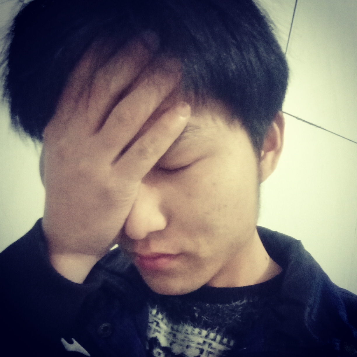 老哥们，都戒吧，自从沾上du到现在 ，每一次输，脾气就会越来越暴躁易怒，自残行为 ，92 / 作者:玖柒r。 / 
