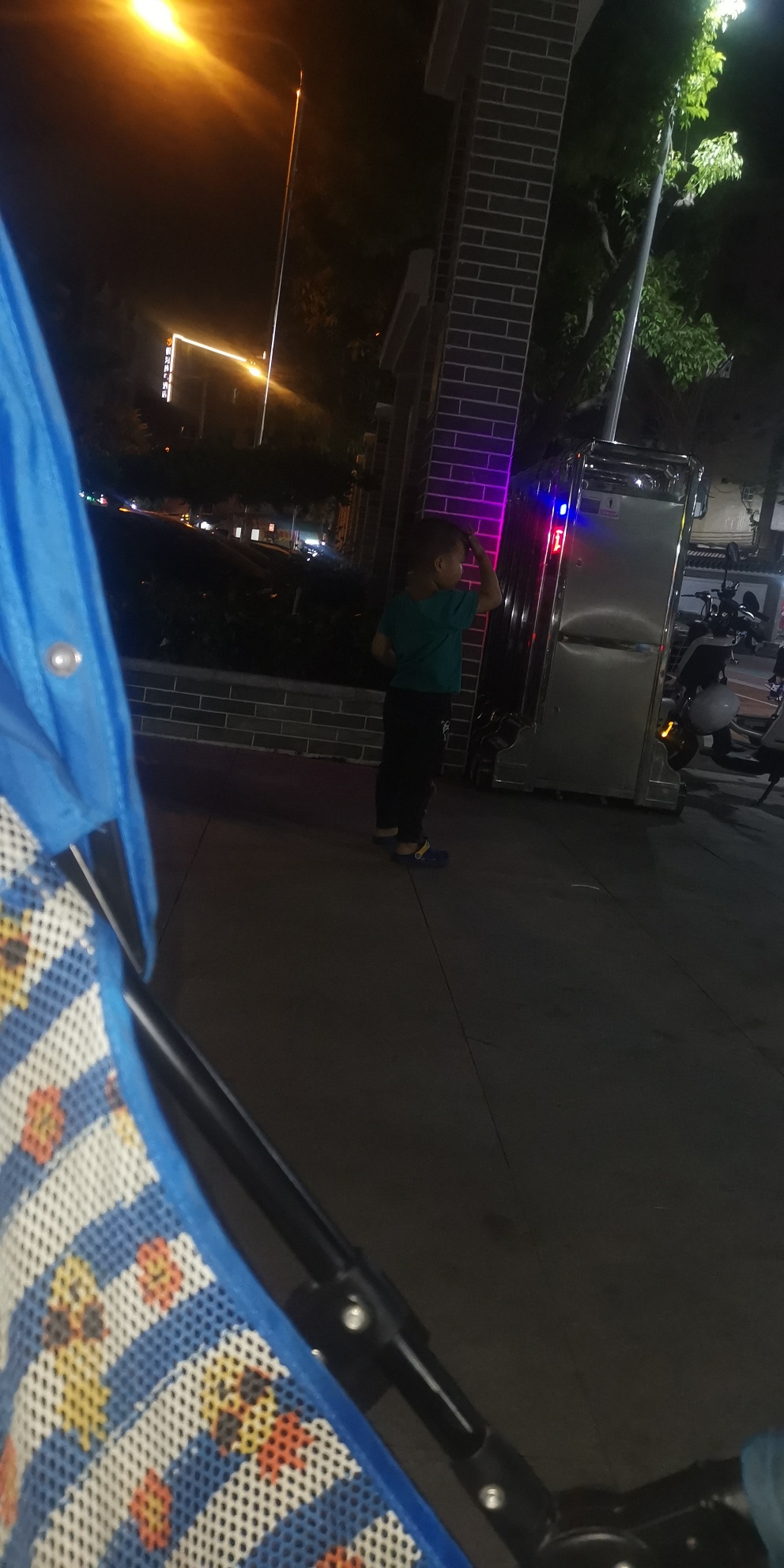 凉了！退房了！手机停机很多任务都做不了！只有蹲在士多门口蹭无限做试玩！但试玩也撸90 / 作者:深海少女3号 / 