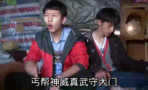 我看到一个小男孩和一个小女孩在乒乓球台上玩耍，小男孩打了小女孩，很不高兴！小女孩8 / 作者:飘着心看世界 / 