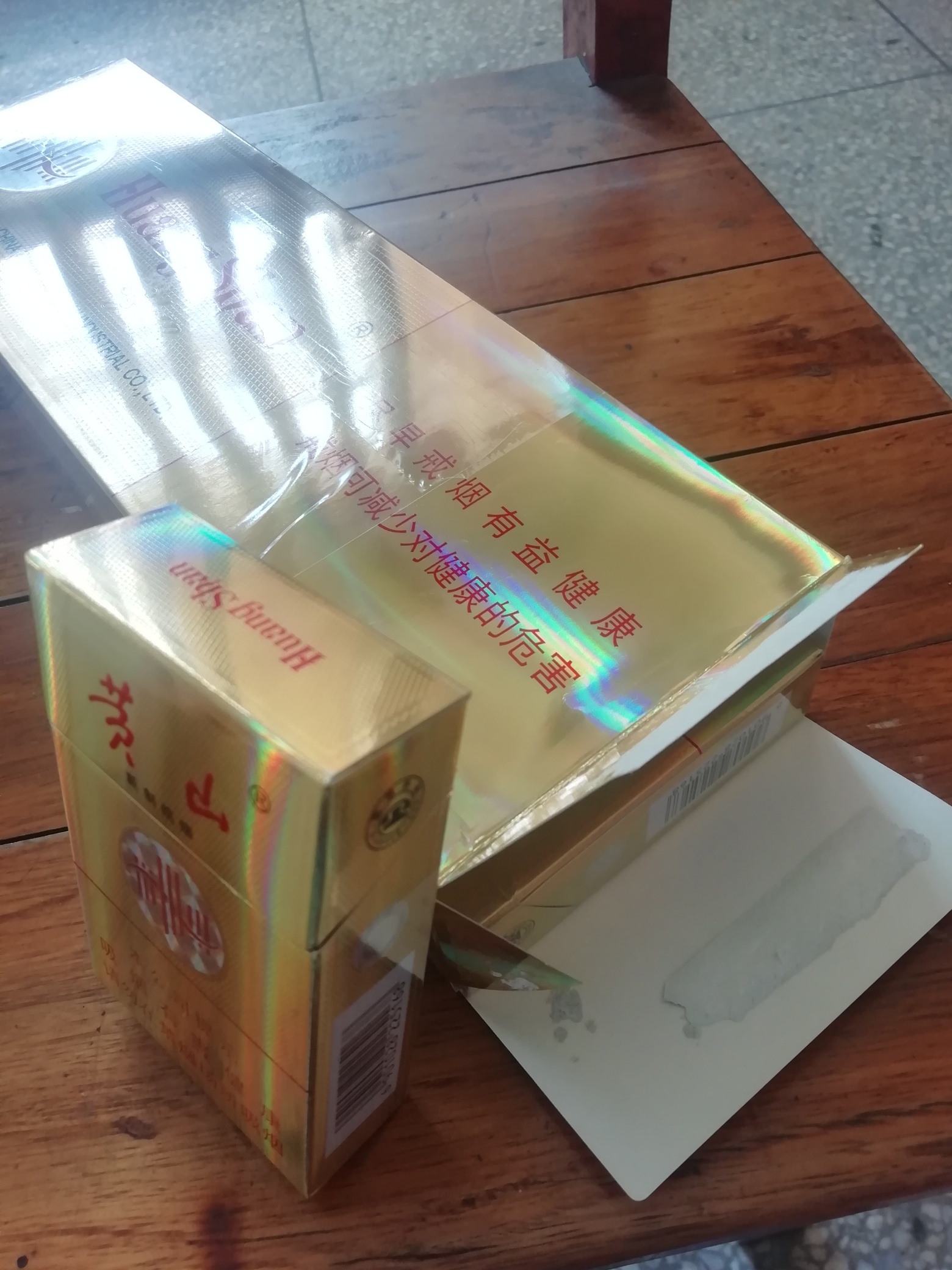 昨天撸的羊毛，赶紧买条烟，烟火不能断，不然撸羊毛手抖

12 / 作者:微liu52888988 / 