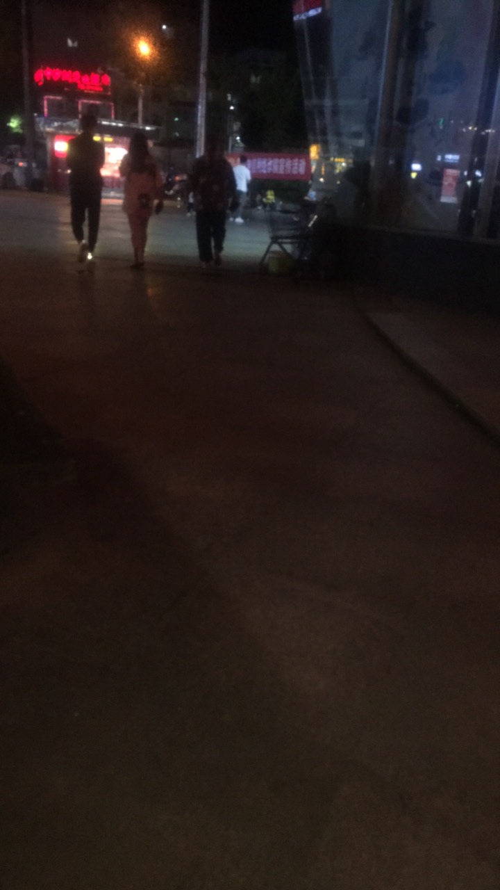 老哥们把自己b上绝路了


微信好友什么的都删完了，最后告诉我不收。一个人坐在网吧没89 / 作者:Sleepy / 