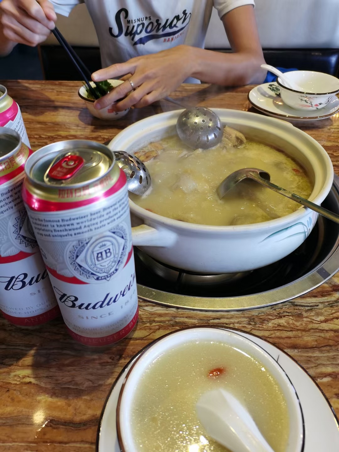 老哥见老哥，简单吃点

72 / 作者:爱恨128 / 