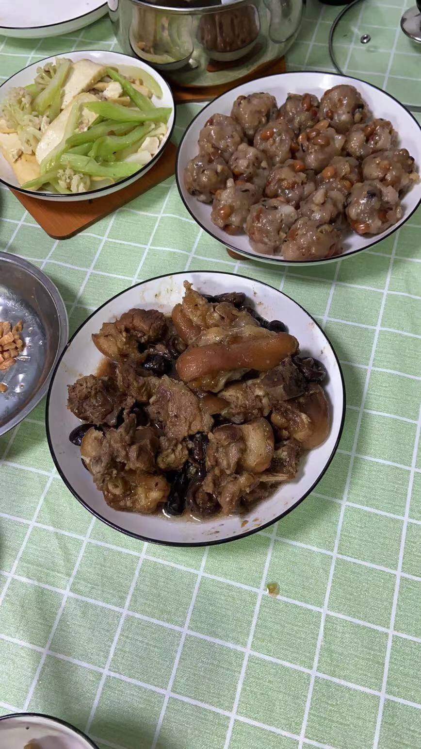 剛吃完飯好無聊啊幹