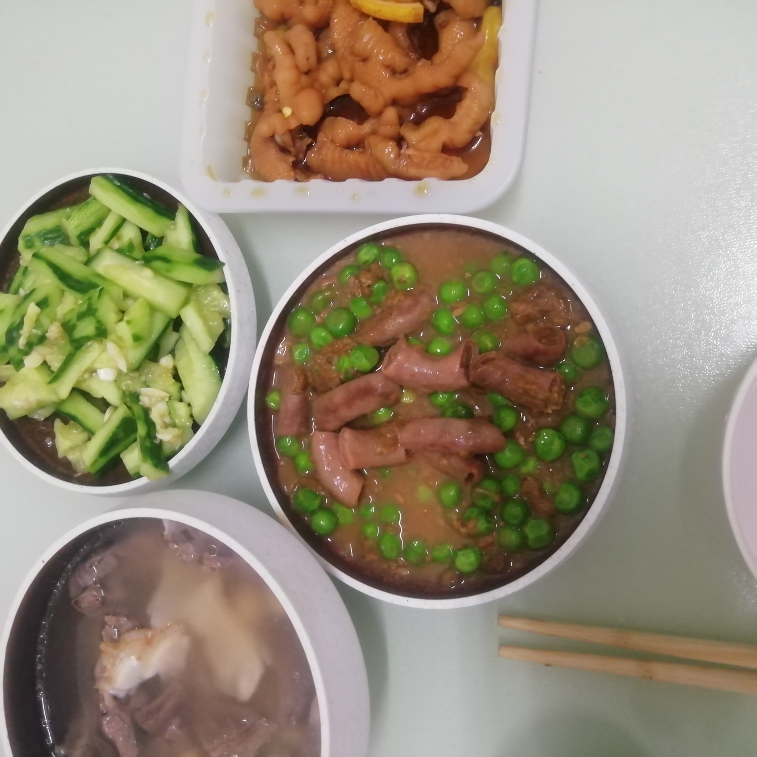 千帆过尽，还是喜欢一个人喝点小酒 简单平淡的生活。

19 / 作者:人来人975 / 