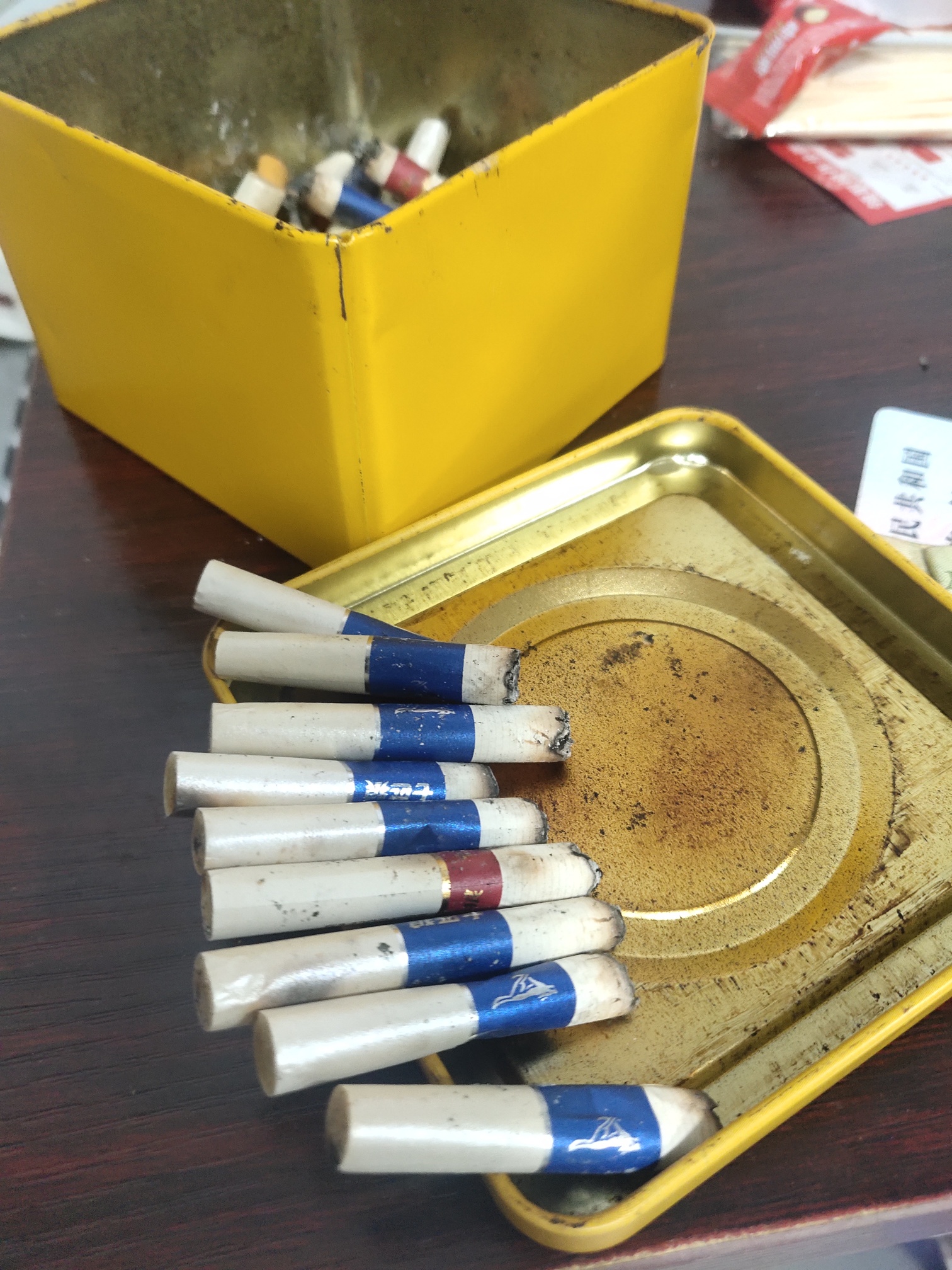 烟灰缸千万不要加水，还有抽烟不要抽太短。希望老哥们都不懂吧。太难了

26 / 作者:半导铁匠 / 