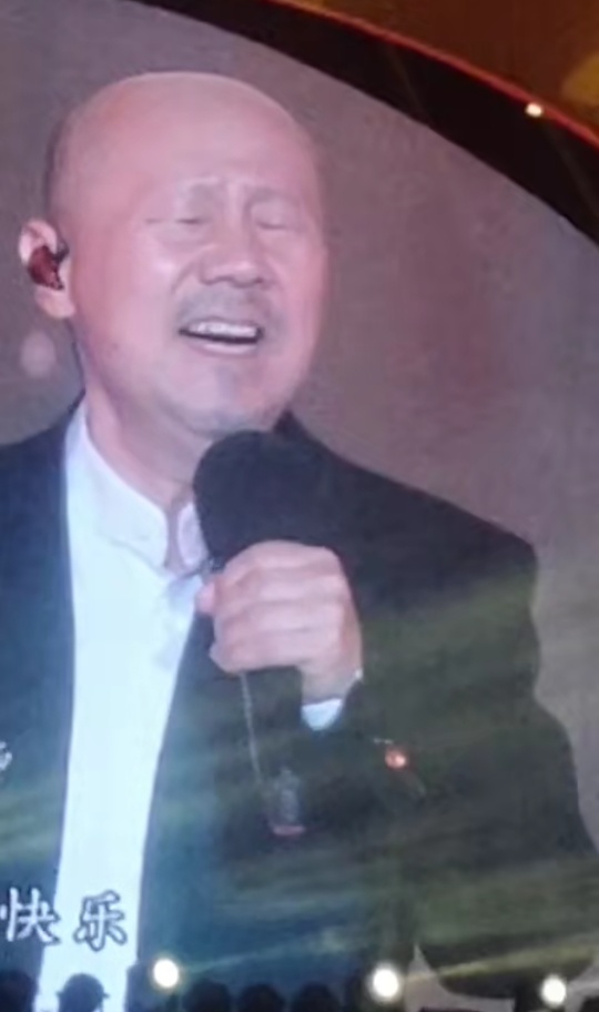 青岛啤酒节刚出了150

36 / 作者:暧昧说嗳 / 