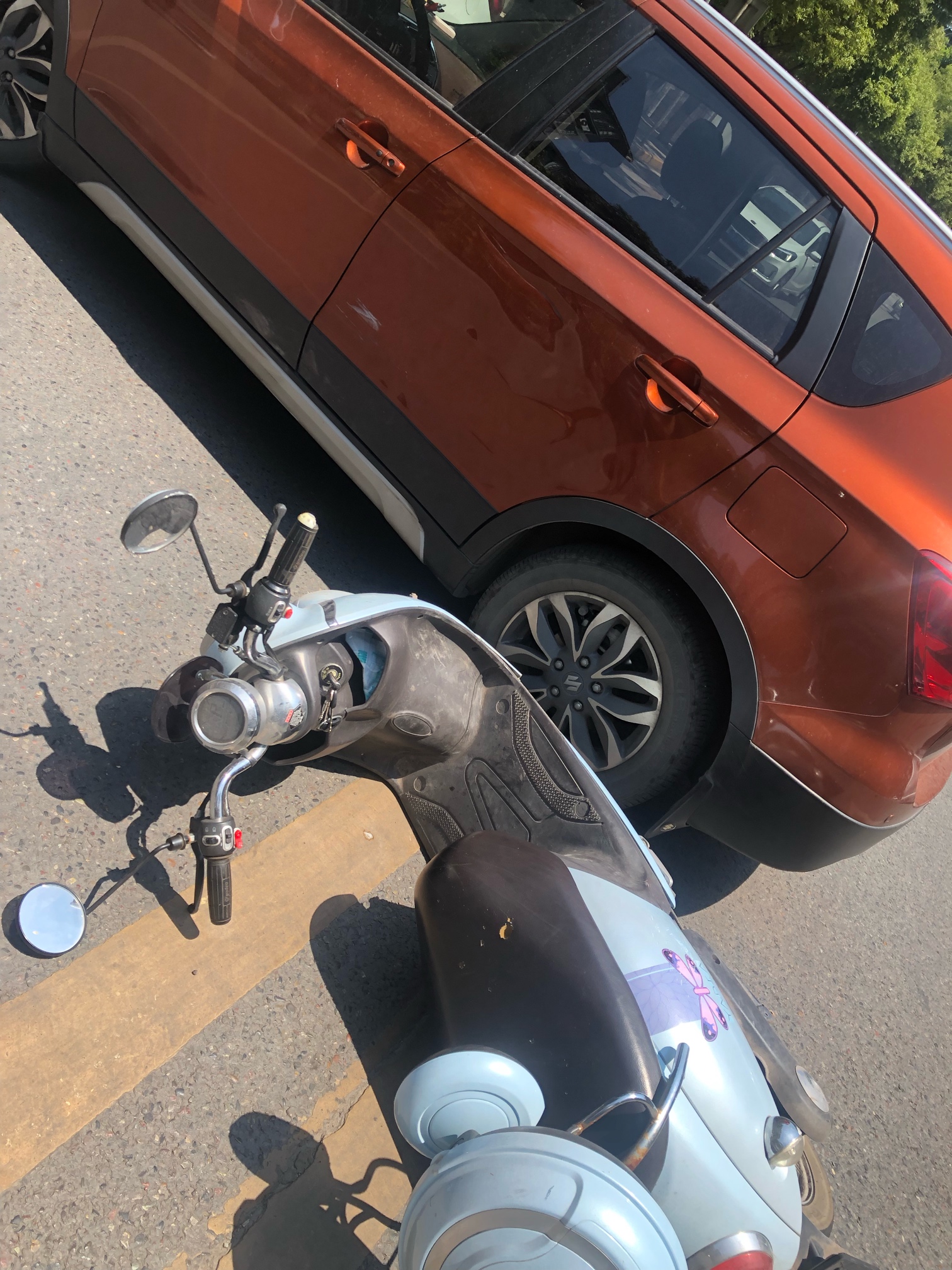 刚刚骑电动车被撞了赔了2000老哥们感觉会不会少了