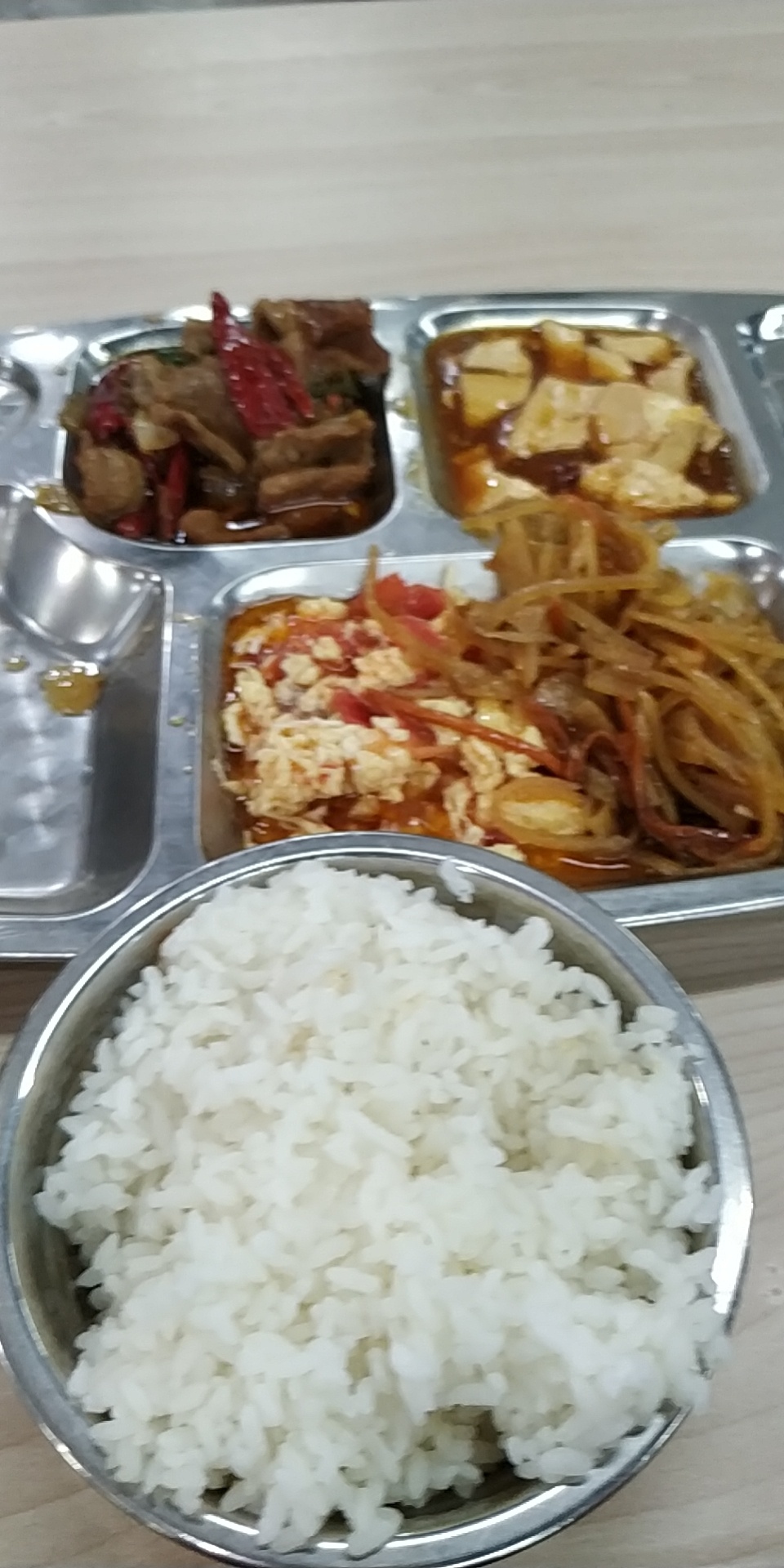 进厂第9天  躺平惯了  现在每天站11个小时手脚酸痛  挺充实的 加油老哥们






59 / 作者:涵什么明 / 