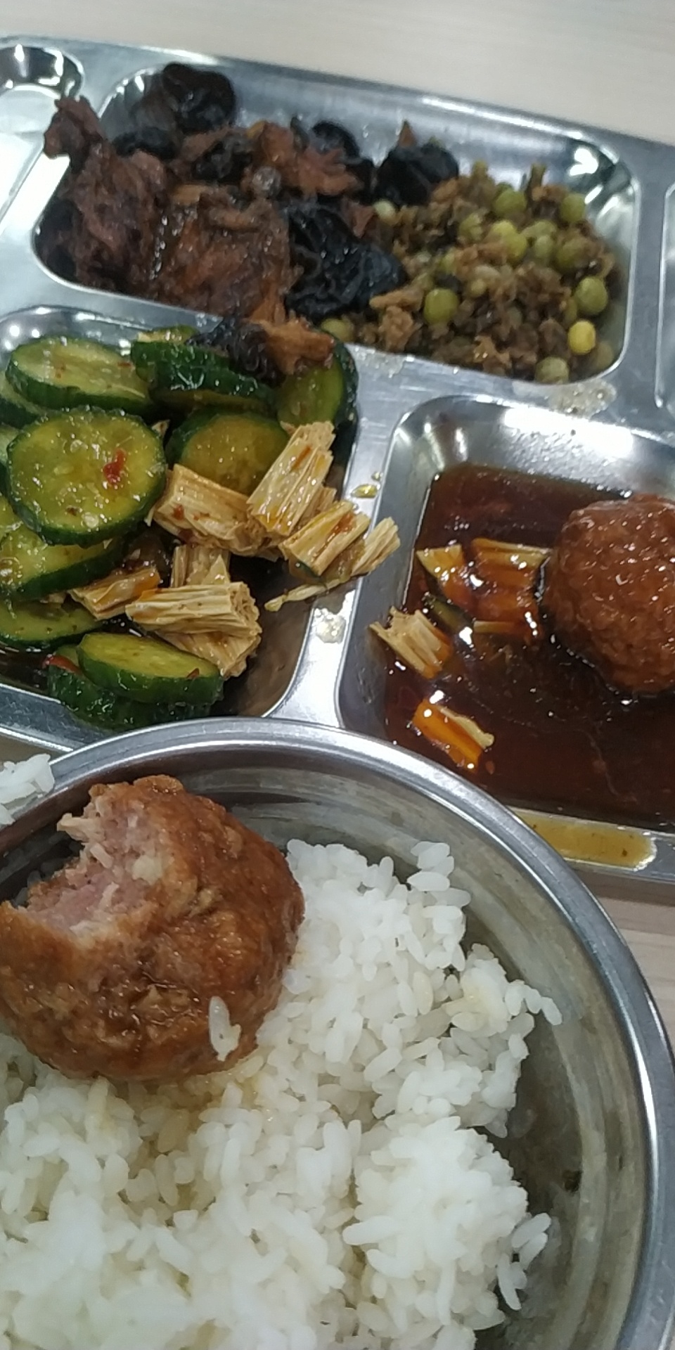 进厂第9天  躺平惯了  现在每天站11个小时手脚酸痛  挺充实的 加油老哥们






41 / 作者:涵什么明 / 