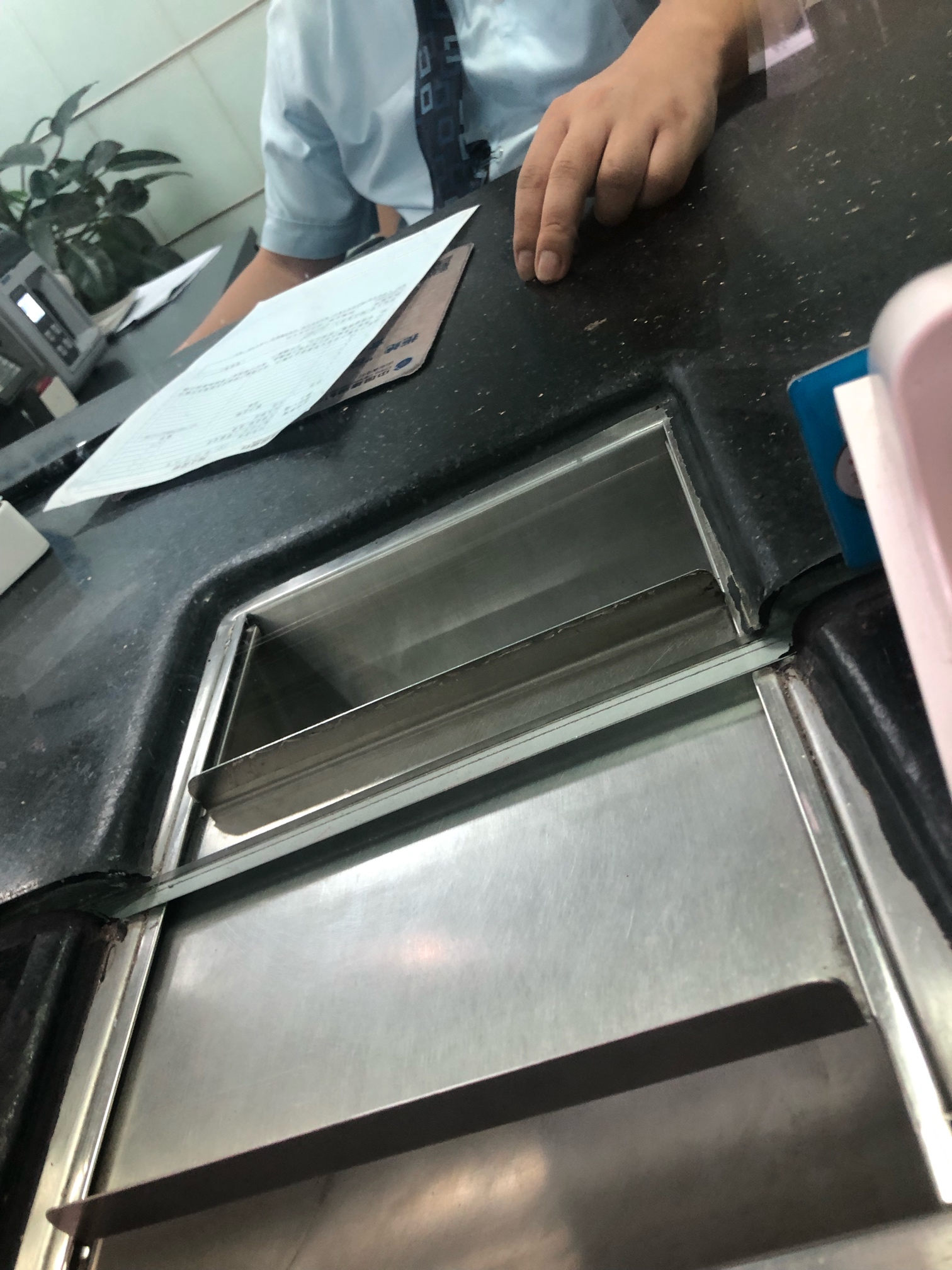建设卡也注销了，不解了，那人说在解开还会封，让我去办别的YHK试试，这个都是系统监0 / 作者:吉吧 / 