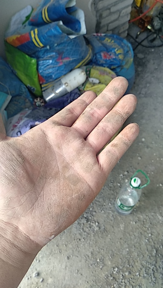 做一天才得三百块，一定要好好珍惜钱啊，打工太苦了兄弟们，我们不能打工以后，以后一75 / 作者:阿汤哥g哥 / 