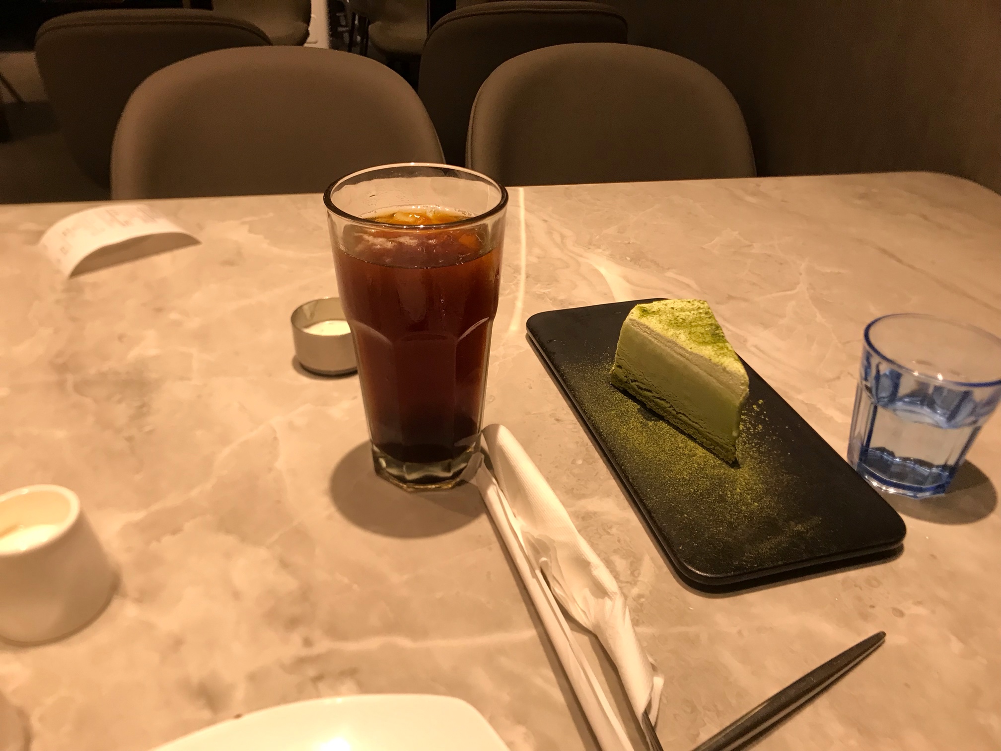 老哥们，吃饭了，对自己好一点，每个月先给自己留下几千生活费，不要全部都送了！

21 / 作者:杭州大叔 / 