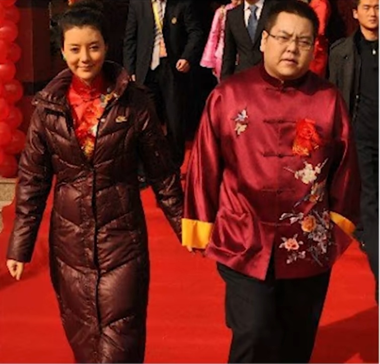 堂哥因跟堂嫂发生矛盾，离家出走，现堂嫂整天以泪洗面，非常想念堂哥，望知道堂哥下落99 / 作者:icuu / 