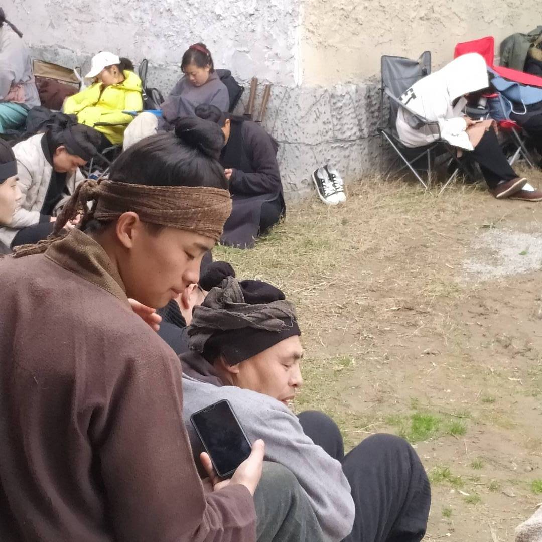有要来当群众演员的吗？管吃管住 




81 / 作者:安静静看着 / 