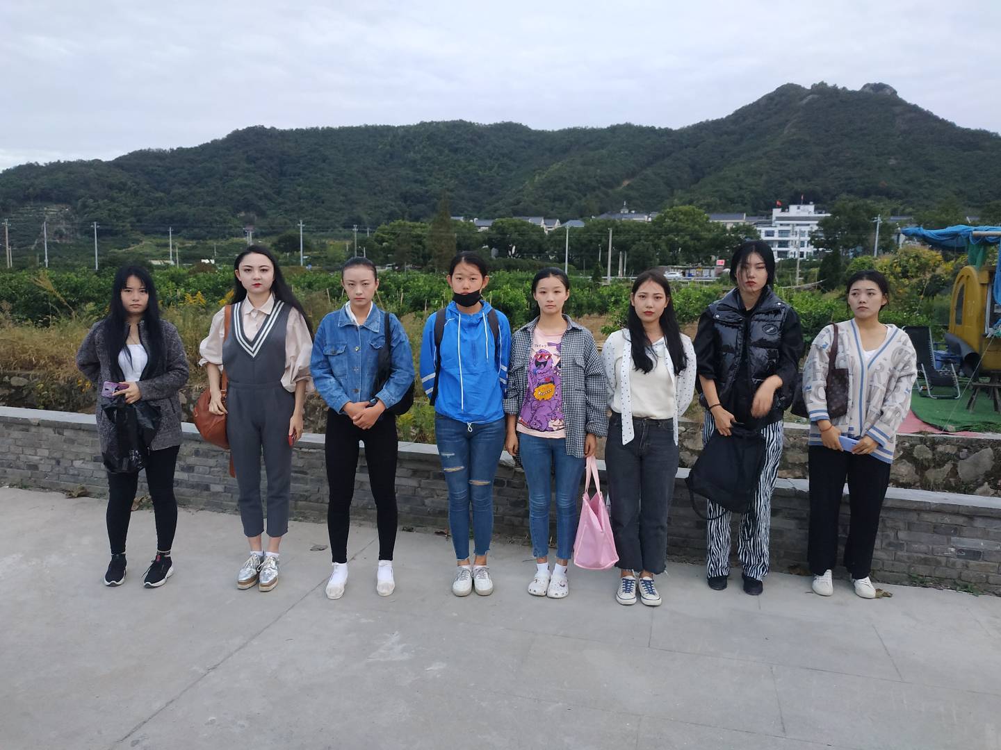 象山影视城招聘，群众演员。管吃管住。住宿是宾馆房间有热水空调。那个皇上就是本人

59 / 作者:安静静看着 / 