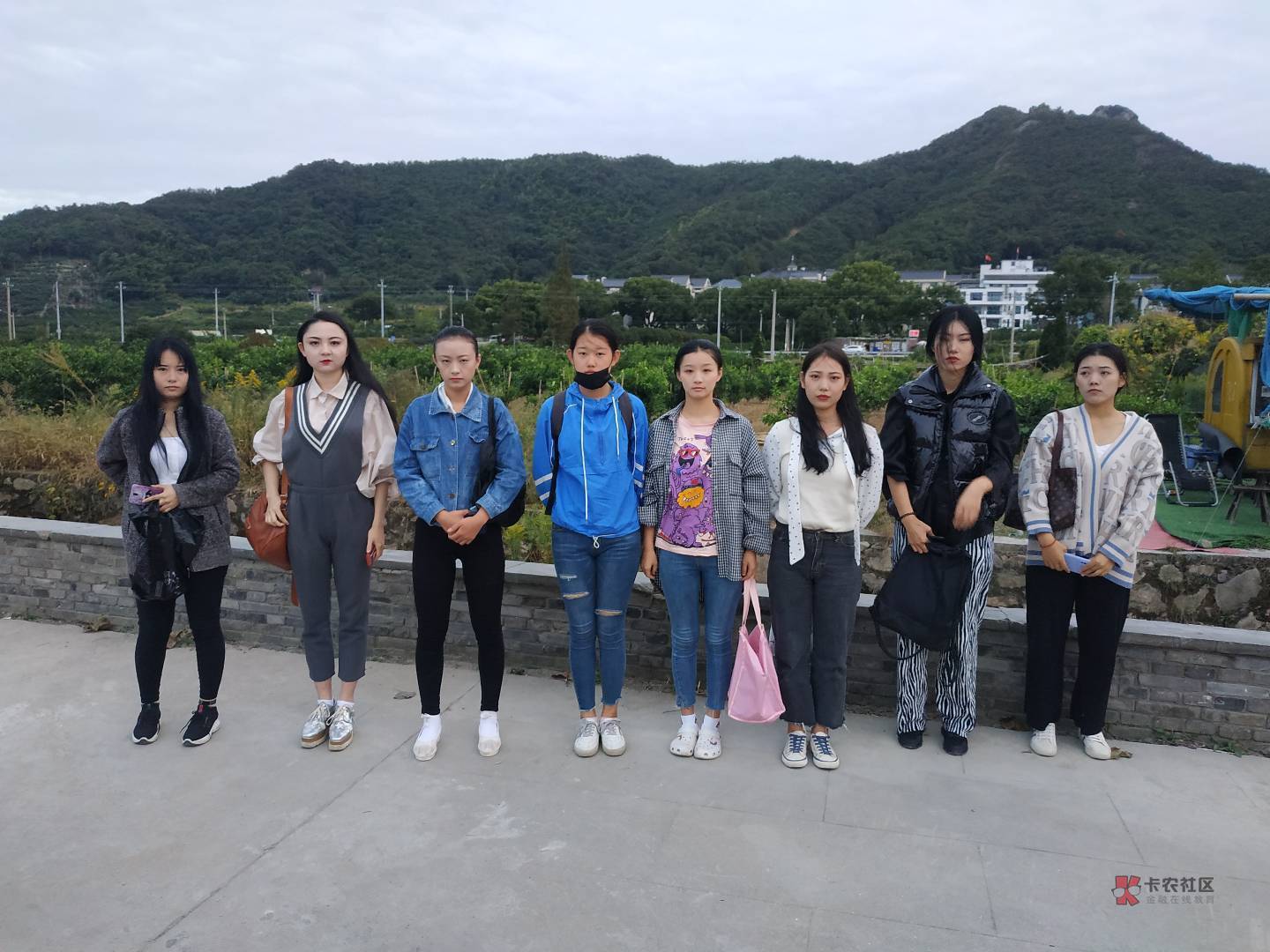 象山影视城招聘，群众演员。管吃管住。住宿是宾馆房间有热水空调。那个皇上就是本人

81 / 作者:穷鬼一个 / 