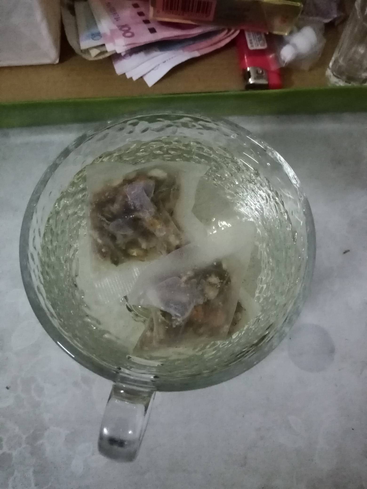 以前放假的时候，各种消费。而如今只能呆在出租屋了，几年的网赌生涯，把自己害的早已50 / 作者:dangtao123 / 