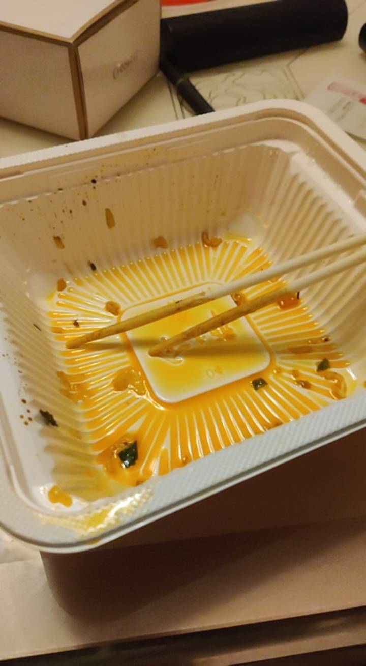 老哥们，真顶不住了，吃了好几天泡面了，早餐都不敢吃，水都是喝自来水。来点毛吧，受41 / 作者:Seriou / 