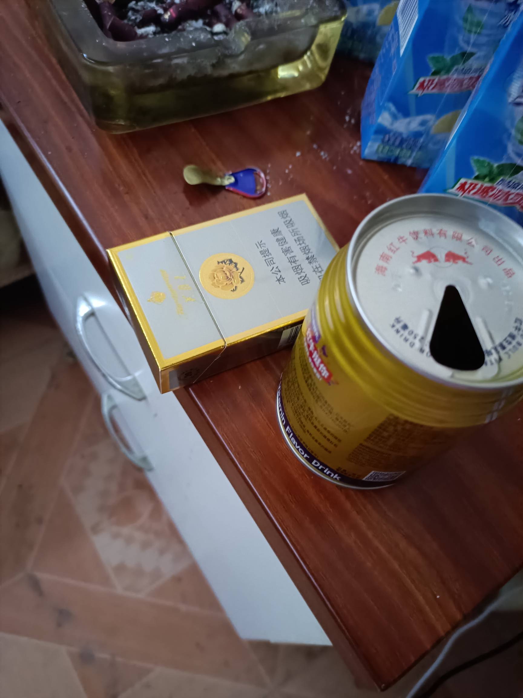 一天来两台车要啥红牛芙蓉王都有，美滋滋

17 / 作者:差不多先生阿 / 