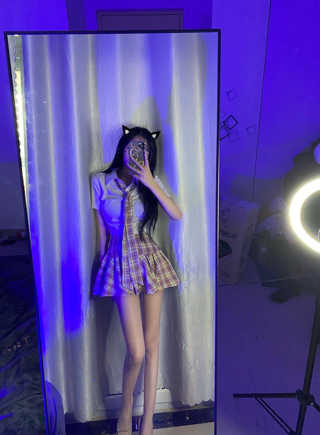 打卡







13 / 作者:莫颜 / 
