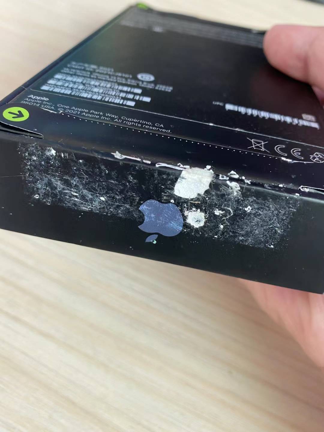 遇到盒子贴标的，千万别自己动手去撕，别像这种撕坏了盒子折价了，直接带标发过来，我35 / 作者:728501595 / 