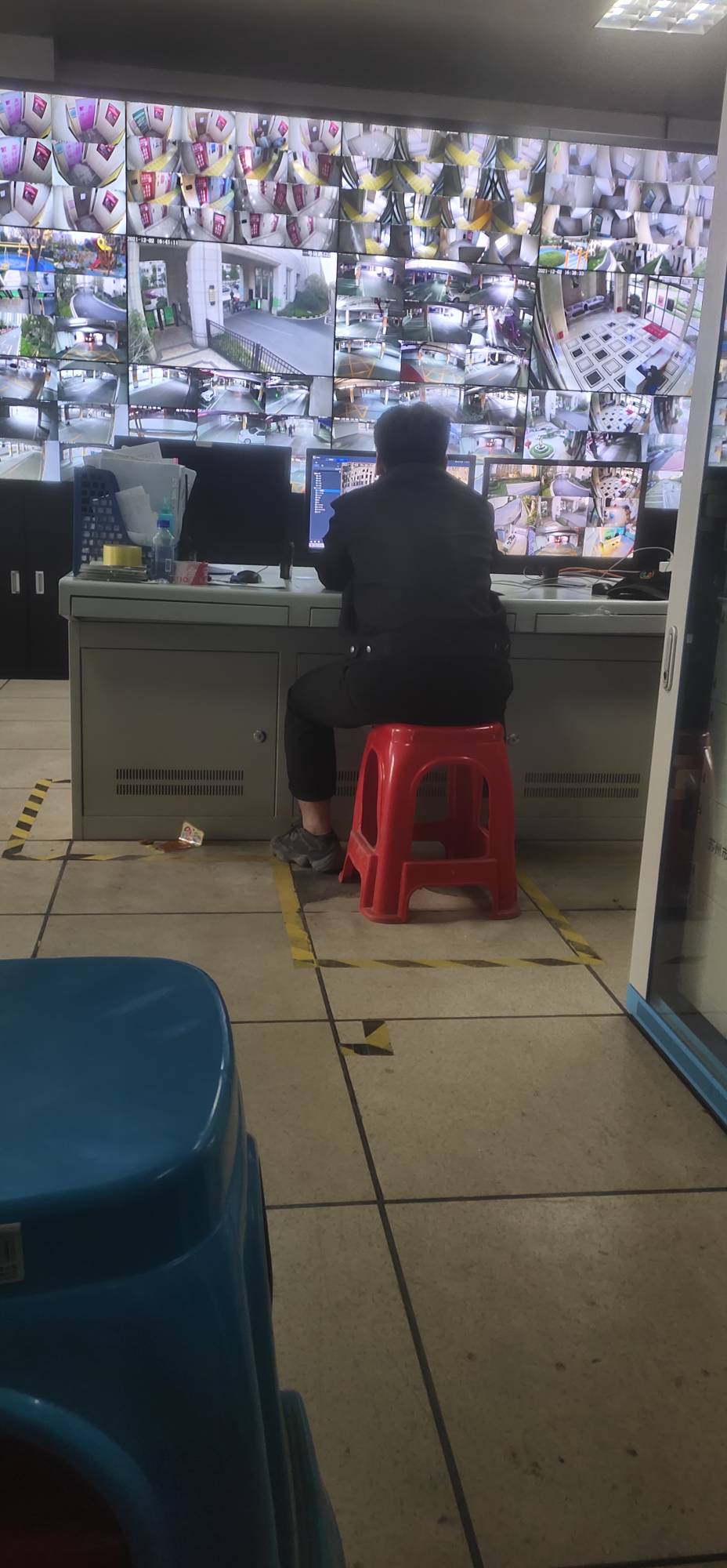 挂壁保安太无聊，手机玩到吐。有羊毛记得喊我啊老哥们

48 / 作者:wwj626520 / 