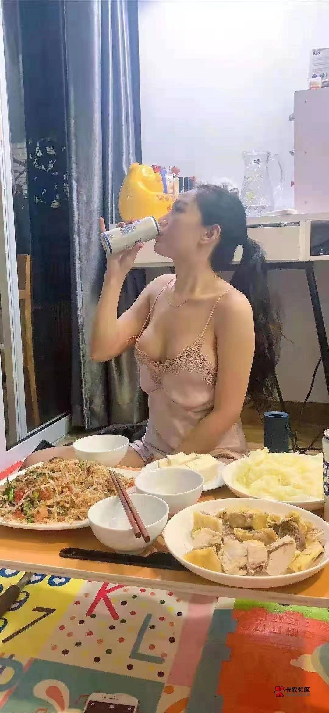 老哥们有没有腾讯QQ音乐月卡  卖我一张  最近想听歌

87 / 作者:庸俗. / 
