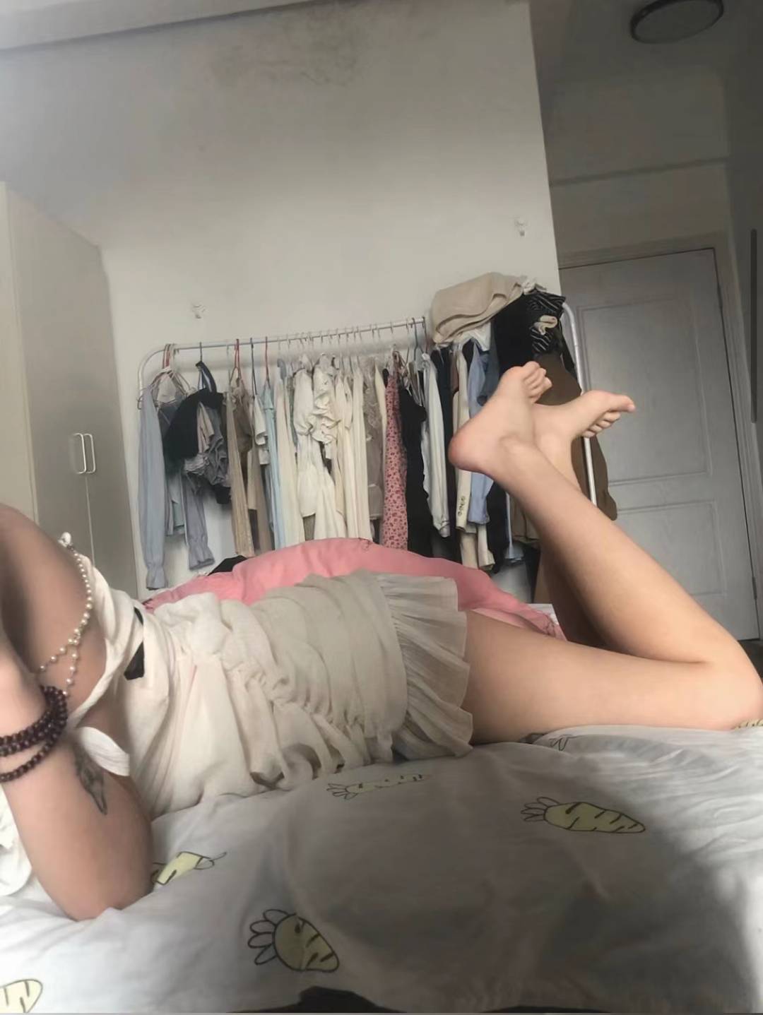 打卡第五十三天
半夜三更还跟朋友喝酒聊天，他们都千万资产而我明天还要早起搬砖，赚18 / 作者:hua789 / 