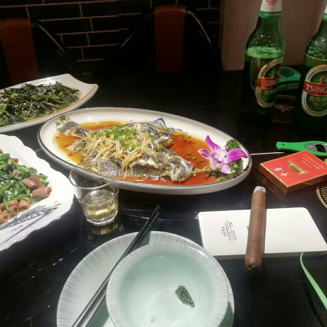 老哥们，今天下午的烤红薯，晚上吃的炒脆肉皖、猪脚炖莲藕、青菜，都给安排上了，拍完31 / 作者:人来人975 / 