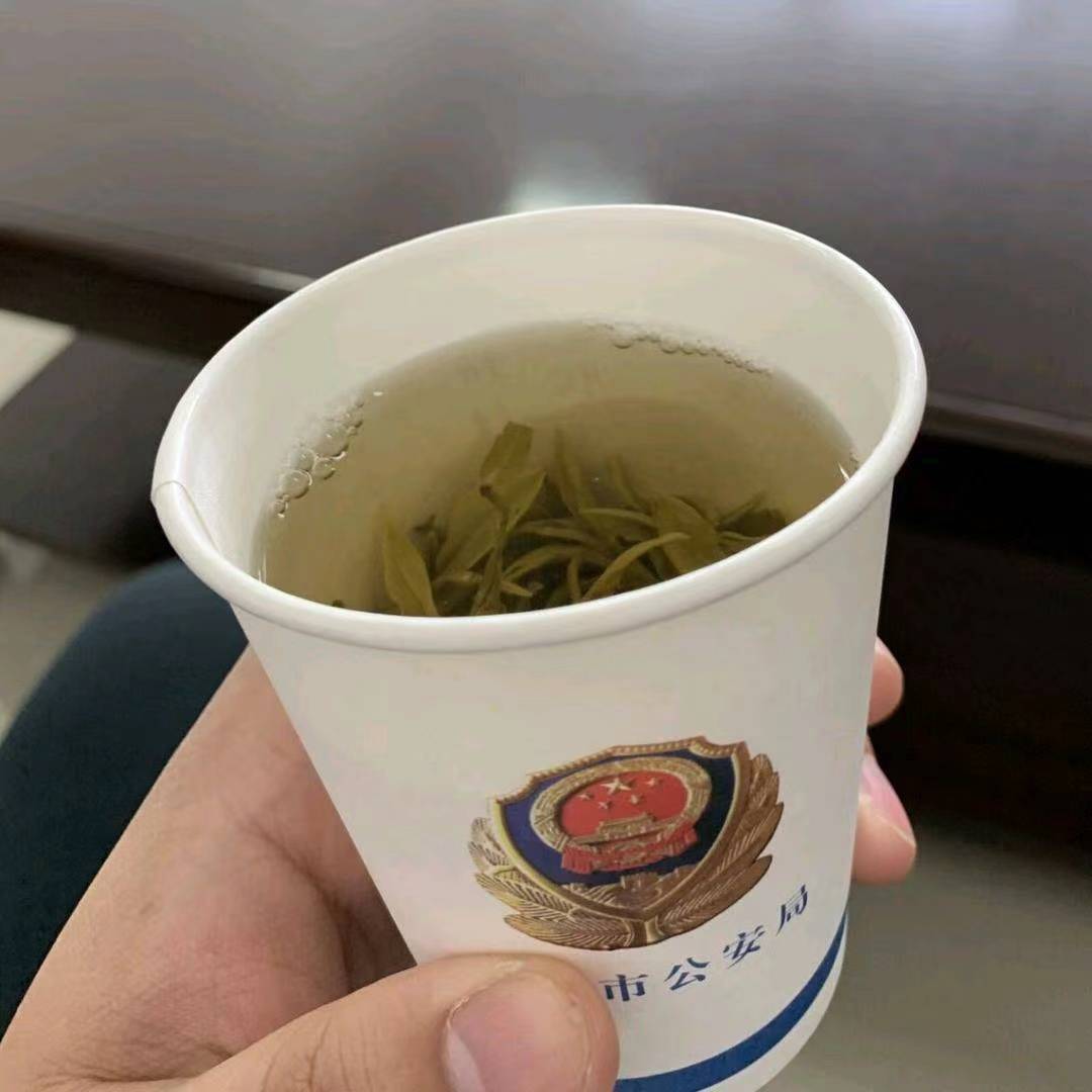 老哥们出大事了，

65 / 作者:半月黔 / 