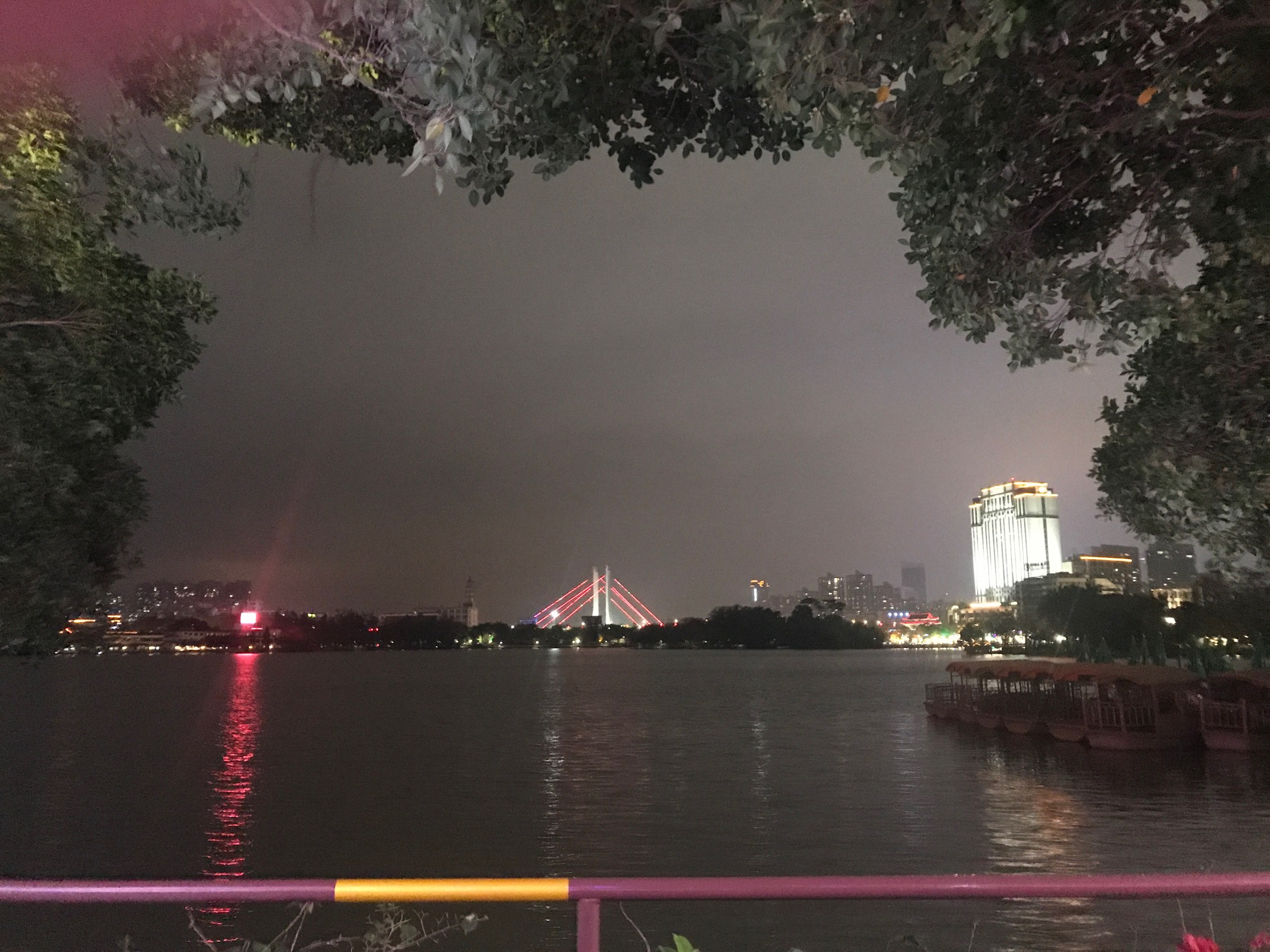好累，每天都是还款日，网贷的都强制了，现在就差人情债，朋友亲戚快10多万，真想干票2 / 作者:一尘不染的我 / 