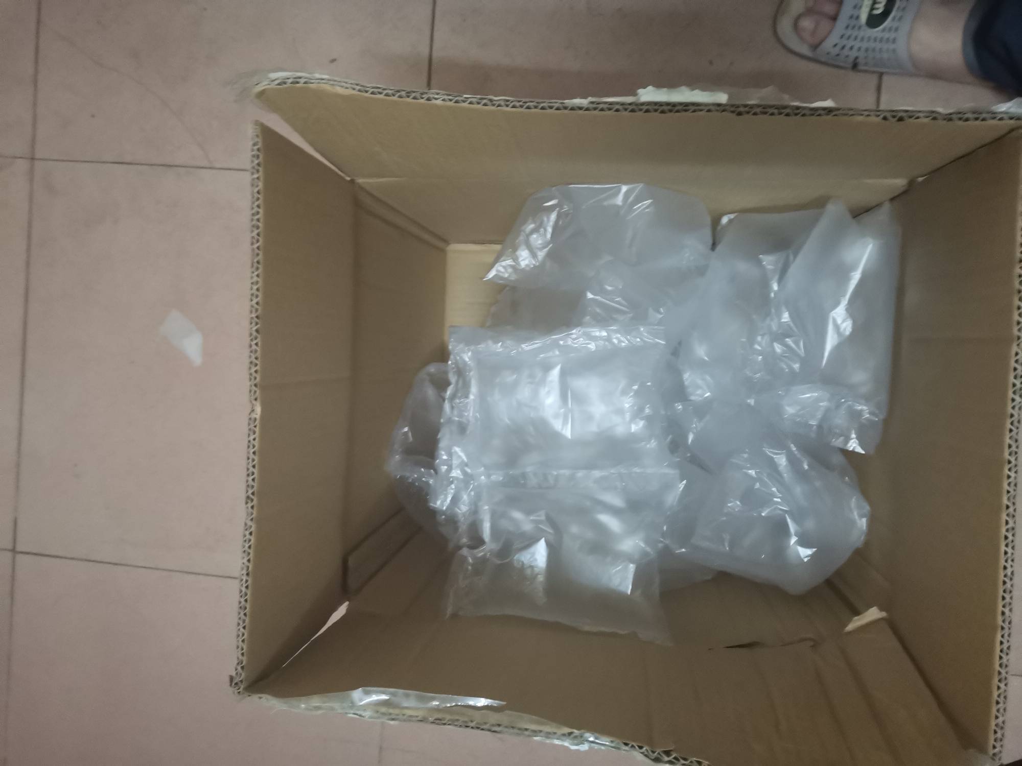 富滇银行到了两件，我还以为这么大箱子是不是多装了，踏马的全是这玩意儿


63 / 作者:0撸狗 / 