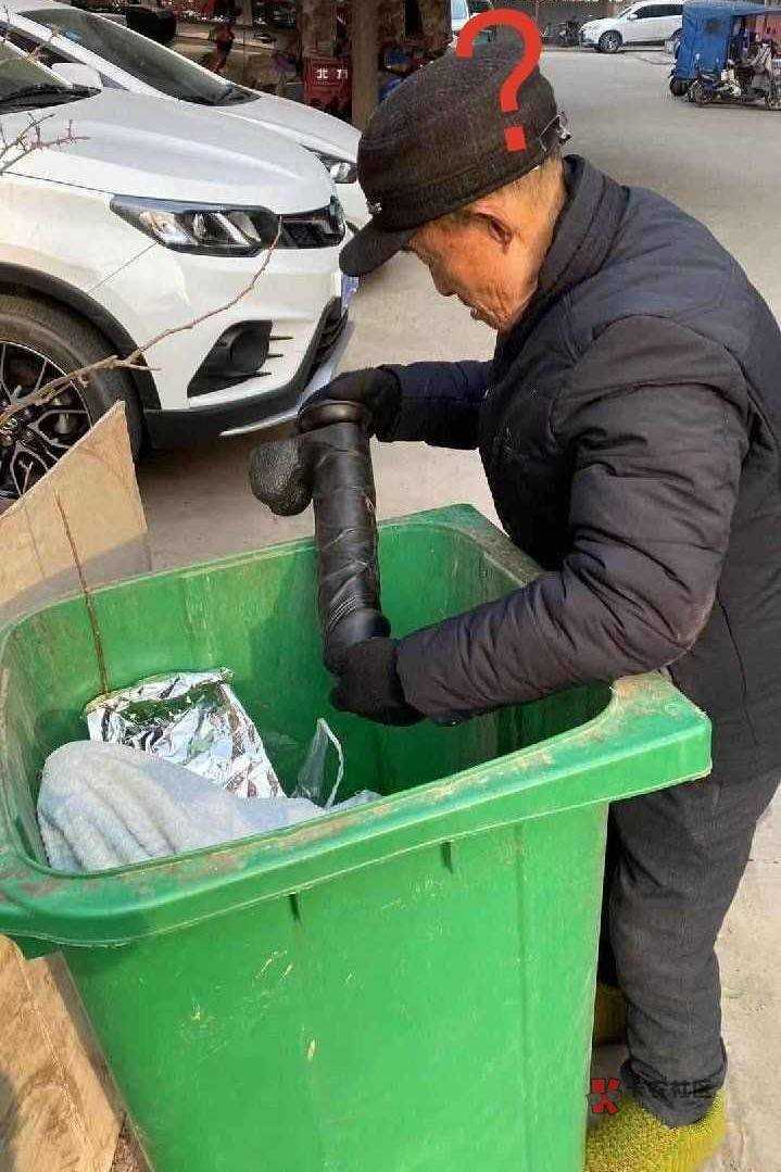 老表们，不吹不黑，淡淡最让你觉得一辈为之感到疯狂的一件事，我先来，前年有一次我嫖15 / 作者:838384775 / 