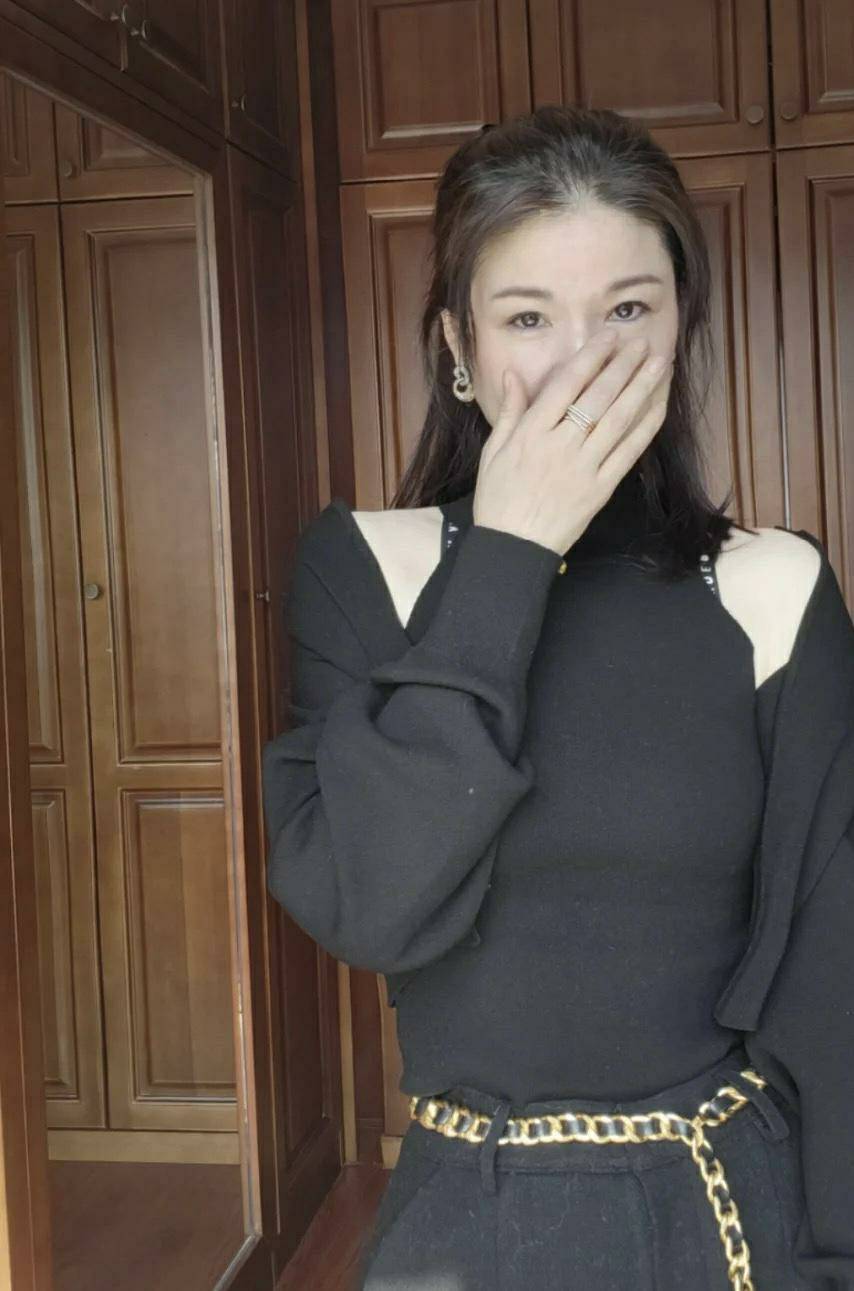 49岁离异初中女教师的别样年华，附一张她女儿照






77 / 作者:乱世逍遥 / 